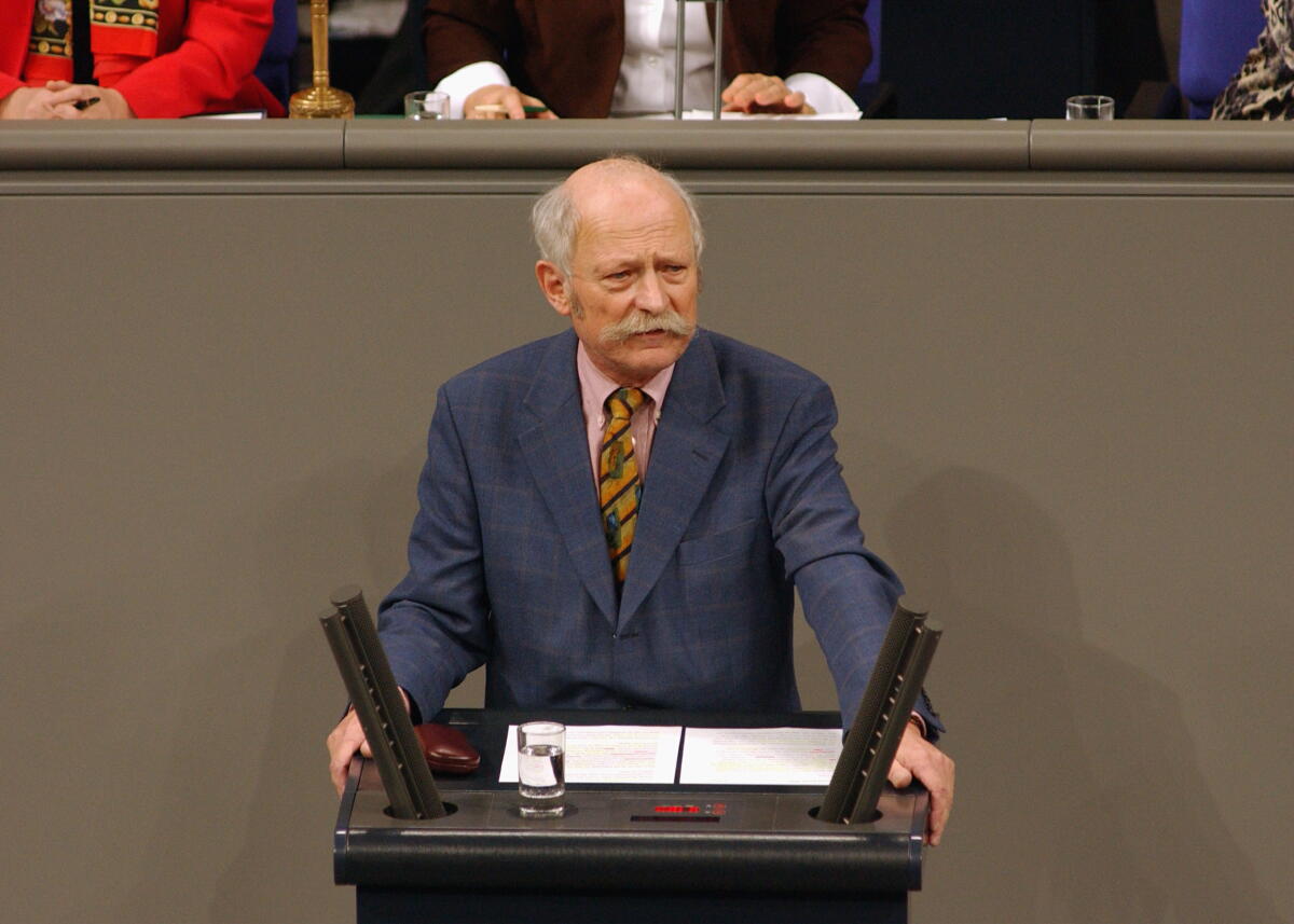 Rudolf Bindig, SPD, MdB, Rede im Deutschen Bundestag, 31. Sitzung, Thema: Menschenrechte, TOP 7.; Bundestagsabgeordneter, Abgeordneter, Rednerpult, Plenum Bindig, Rudolf Rudolf Bindig, SPD, MdB, Rede im Deutschen Bundestag, 31. Sitzung, Thema: Menschenrechte, TOP 7.; Bundestagsabgeordneter, Abgeordneter, Rednerpult, Plenum