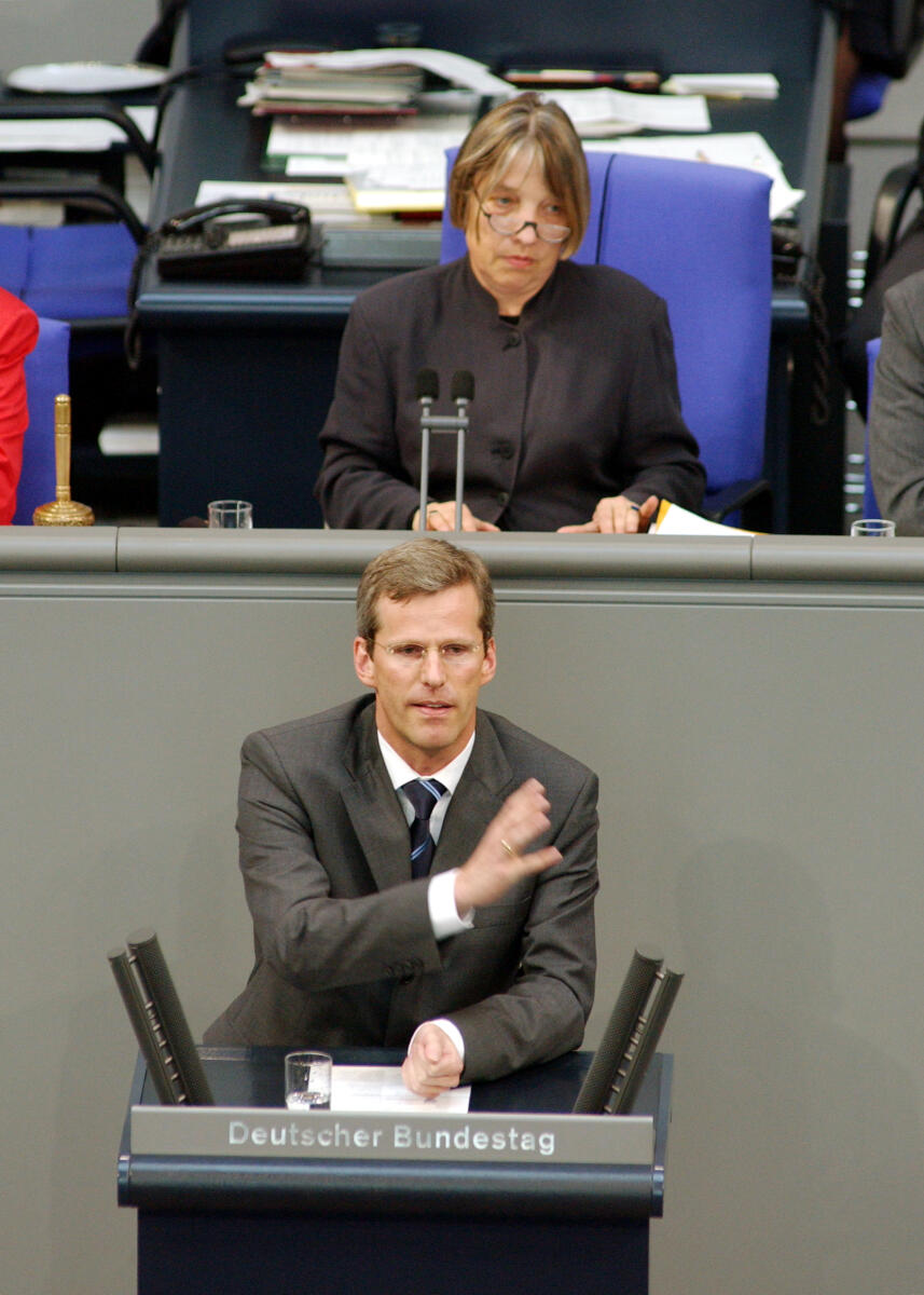 Binninger, Clemens; Vollmer, Antje Rede, Clemens Binninger, CDU/CSU, MdB, Rede im Deutschen Bundestag, 46. Bundestagssitzung.; Vorsitz: Bundestagsvizepräsidentin Dr. Antje Vollmer, Bündnis90/Die Grünen.; Bundestagsabgeordneter, Abgeordneter, Rednerpult, Plenum, Vizepräsidentin