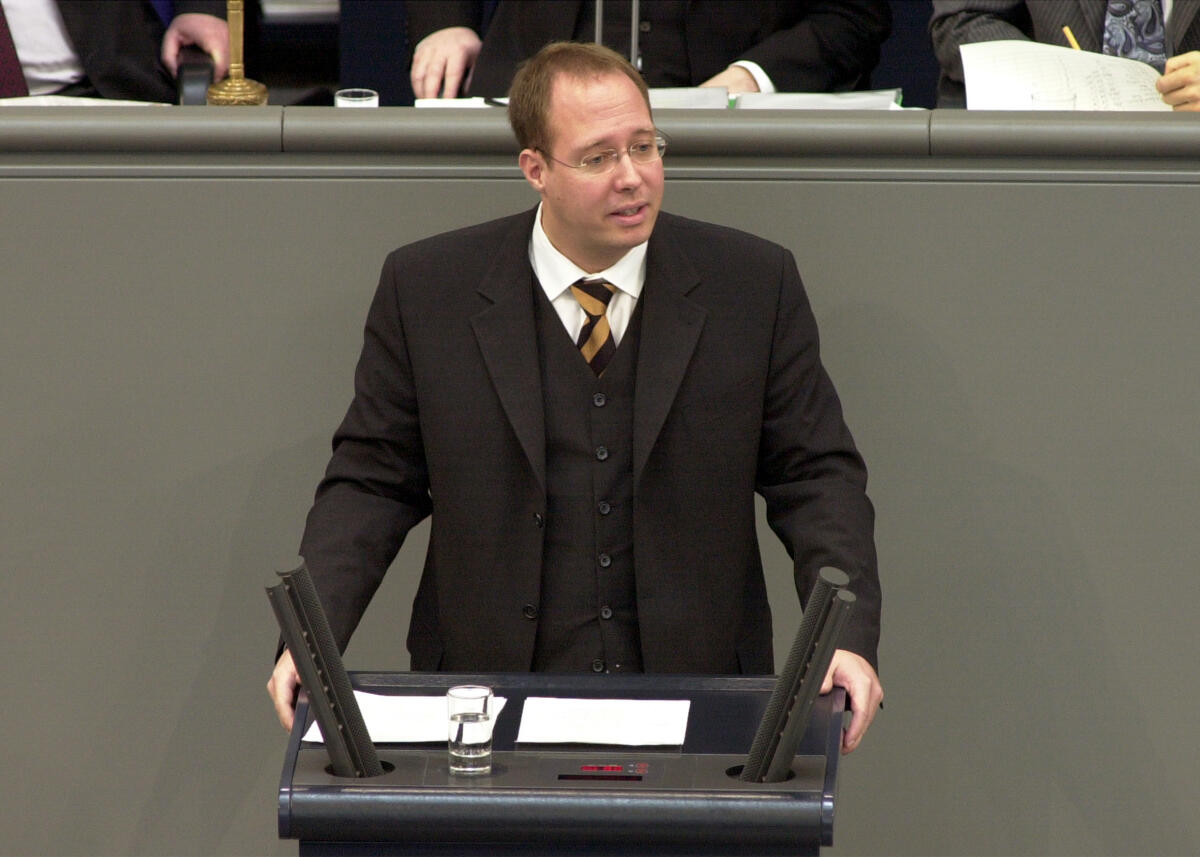 Braun, Helge Helge Braun, CDU/CSU, MdB, Rede im Deutschen Bundestag, 40. Bundestagssitzung. Bundestagsabgeordneter, Abgeordneter, Rednerpult, Plenum