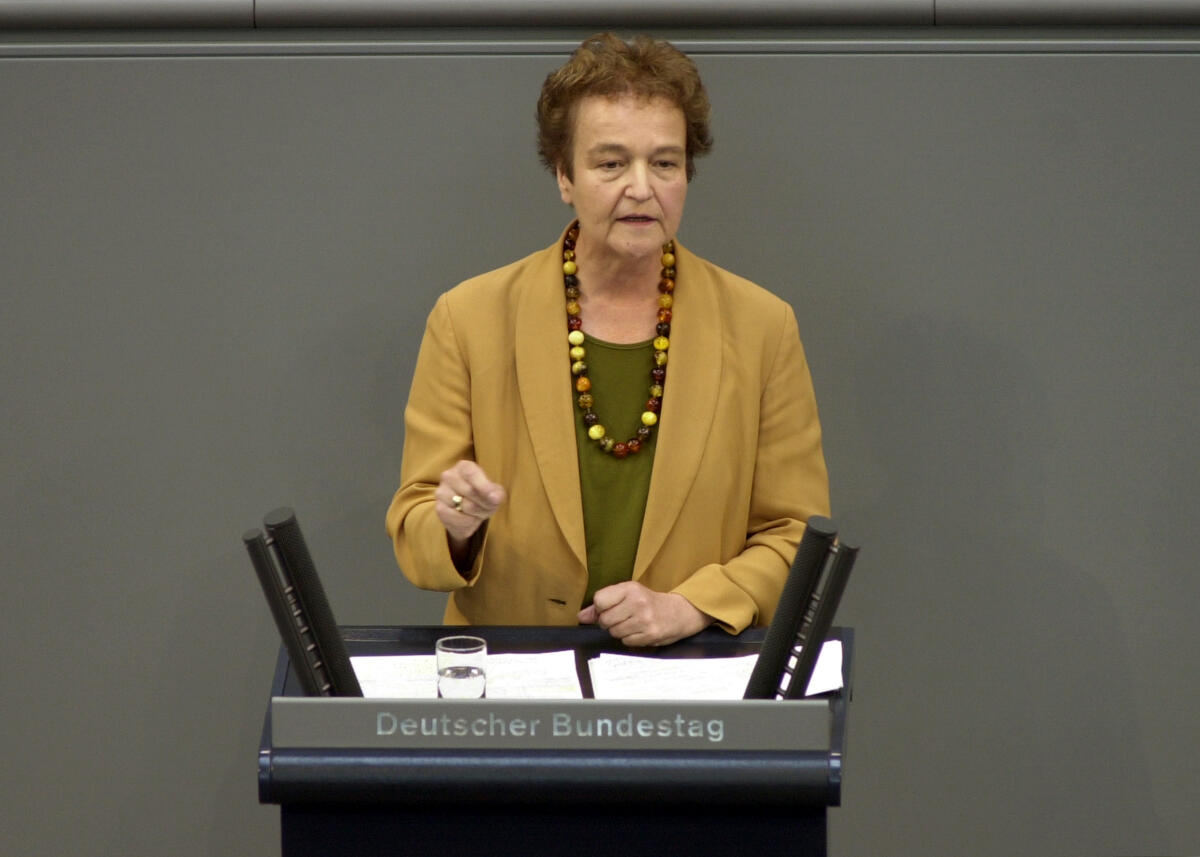 Däubler-Gmelin, Herta Herta Däubler-Gmelin, SPD, MdB, Vorsitzende des Ausschuss für Verbraucherschutz, Ernährung und Landwirtschaft, Rede im Deutschen Bundestag, 46. Bundestagssitzung, TOP 3, Regierungserklärung  und anschliessende Debatte. Bundestagsabgeordnete, Abgeordnete, Rednerpult, Plenum