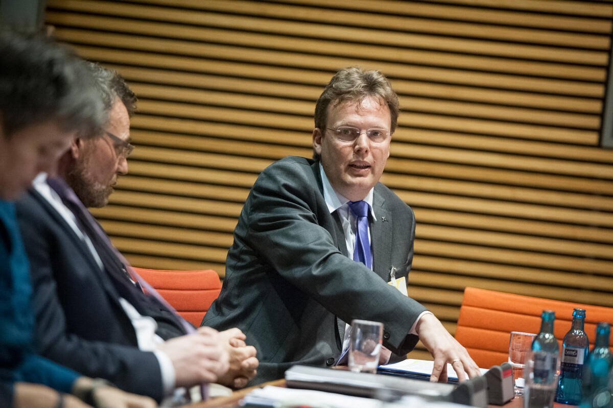 Öffentliches Fachgespräch des Unterausschusses Bürgerschaftliches Engagement zum Thema: Flüchtlingsbetreuung in den Kommunen. Hier Teilnehmer Christian E. Berndt, Superintendent des Kirchenkreise Winsen, während der Sitzung. Berndt, Christian E. Öffentliches Fachgespräch des Unterausschusses Bürgerschaftliches Engagement zum Thema: Flüchtlingsbetreuung in den Kommunen. Hier Teilnehmer Christian E. Berndt, Superintendent des Kirchenkreise Winsen, während der Sitzung.