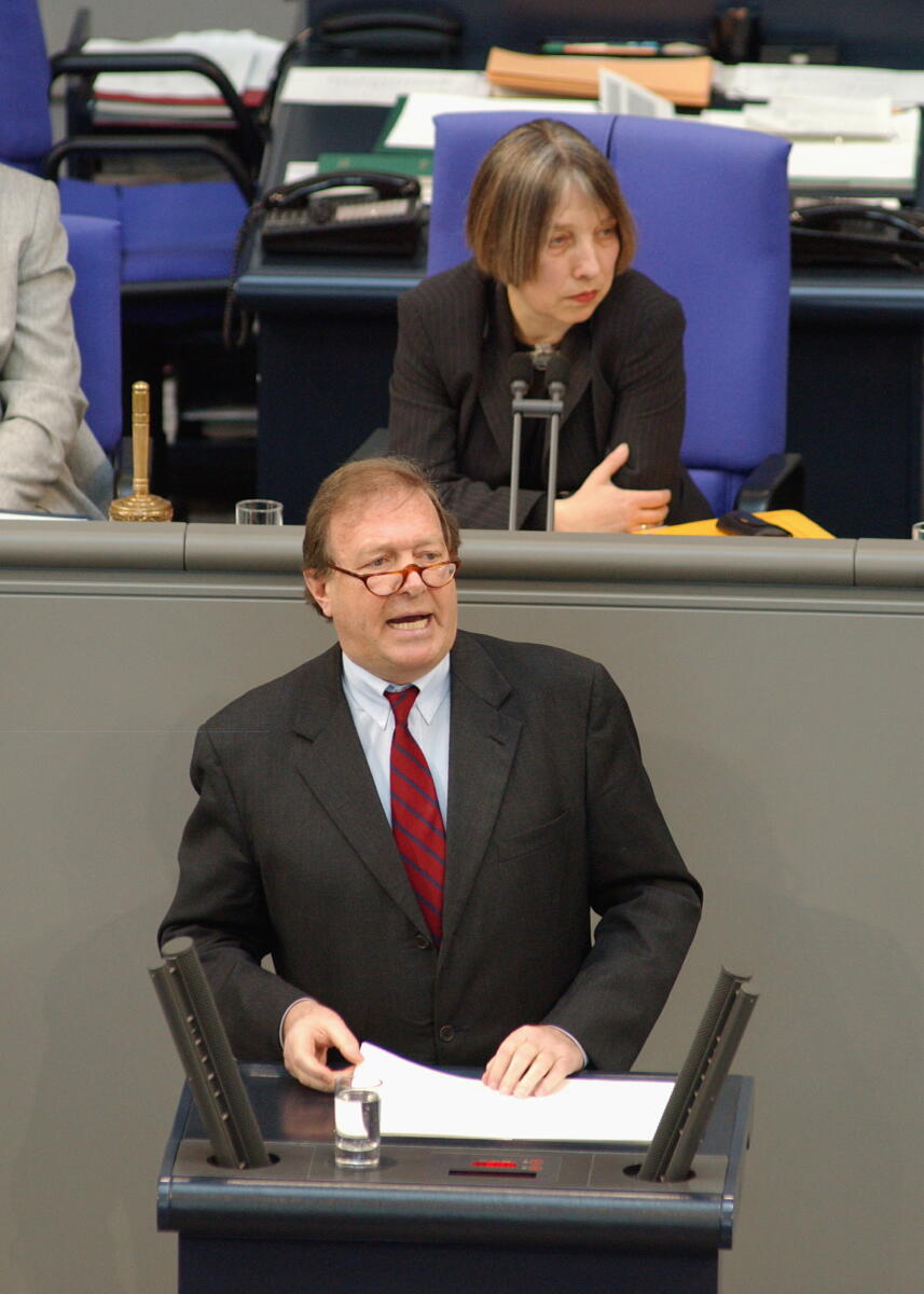 Rexrodt, Günter; Vollmer, Antje Dr. Günther Rexrodt, MdB, FDP, Rede im Deutschen Bundestag, 33. Sitzung, Haushaltsdebatte.; Vorsitz: Bundestagsvizepräsidentin Dr. Antje Vollmer, Bündnis90/Die Grünen.; Bundestagsabgeordneter, Abgeordneter, Rednerpult, Vizepräsidentin, Plenum