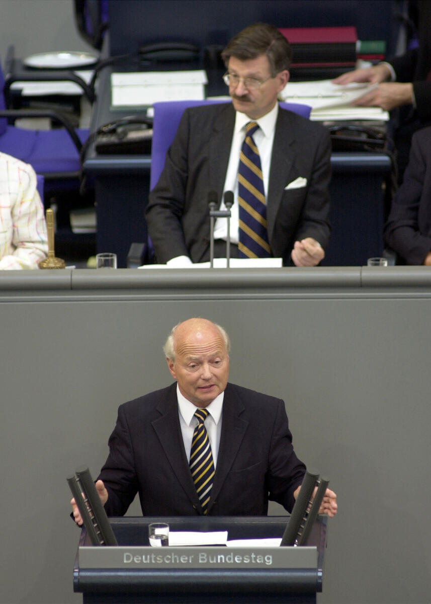Guttmacher, Karlheinz; Solms, Hermann Otto Dr. Karlheinz Guttmacher, CDU/CSU, MdB, Rede im Deutschen Bundestag, Plenarsitzung Nr.48.; Vorsitz: Bundestagsvizepräsident Dr. Hermann Otto Solms, FDP.; Bundestagsabgeordneter, Abgeordneter, Rednerpult, Vizepräsident, Plenum
