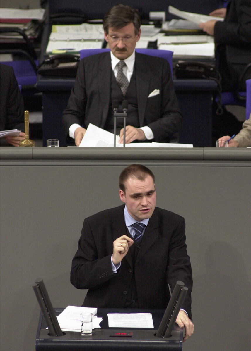 Haibach, Holger; Solms, Hermann Otto Holger Haibach, CDU/CSU, MdB, Rede im Deutschen Bundestag, 31. Bundestagssitzung.; Vorsitz: Bundestagsvizepräsident Dr. Hermann Otto Solms, FDP.; Bundestagsabgeordneter, Abgeordneter, Rednerpult, Vizepräsident, Plenum