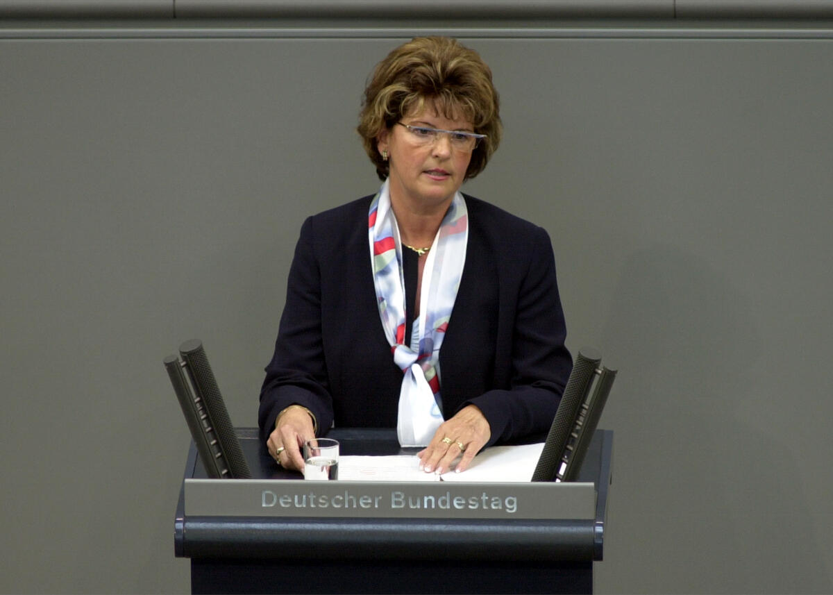 Heller, Uda Uda Heller, CDU/CSU, MdB, Rede im Deutschen Bundestag, 46. Bundestagssitzung, TOP 3, Regierungserklärung  und anschliessende Debatte Verbraucherschutz.; Bundestagsabgeordnete, Abgeordnete, Rednerpult, Plenum