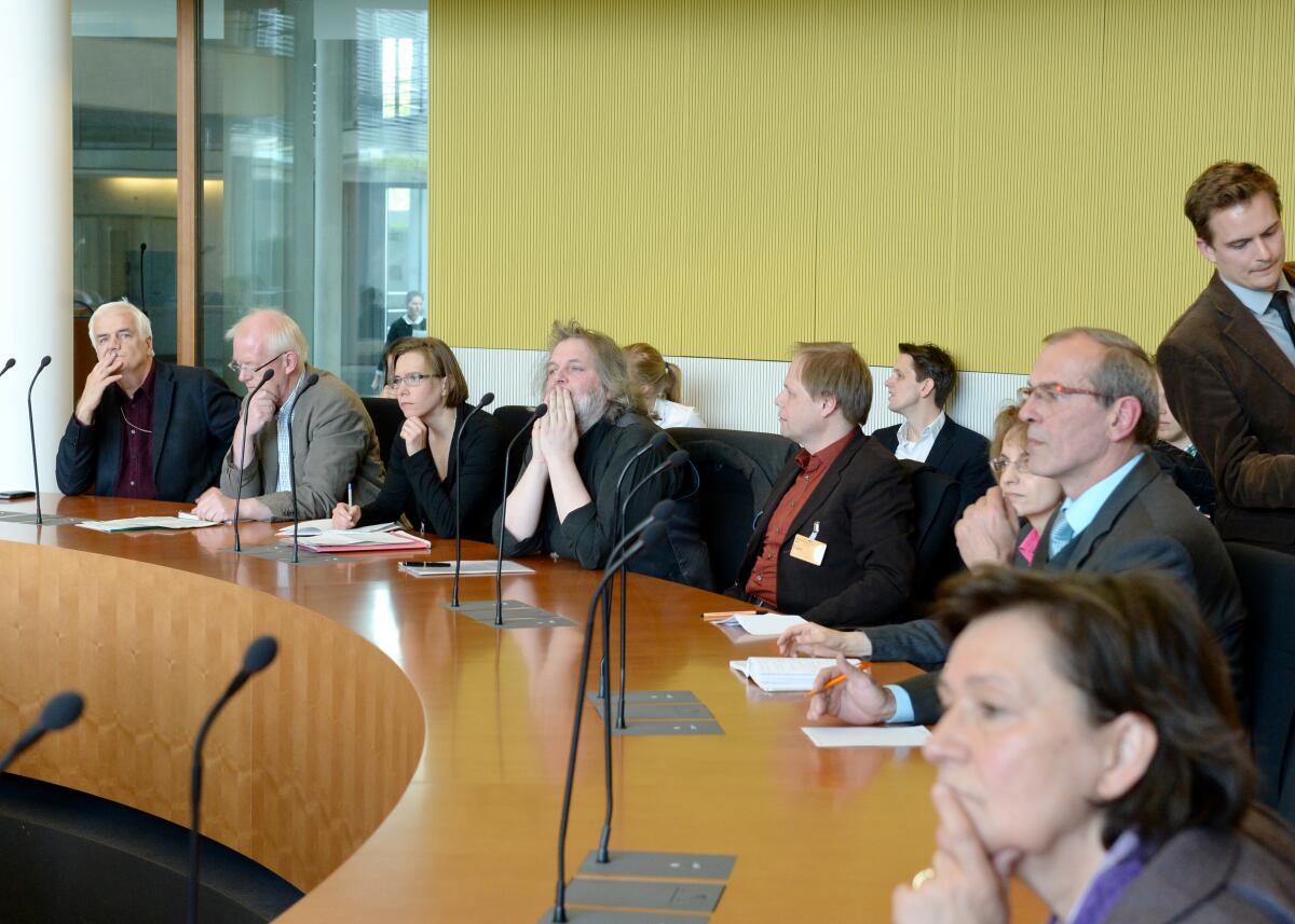  Der Unterausschuss des Deutschen Bundestages für Zivile Krisenprävention, Konfliktbearbeitung und vernetztes Handeln hat unter der Leitung der Vorsitzenden Dr. Franziska Brantner,  Bündnis 90/Die Grünen, eine Ausschusssitzung.; Übersicht.