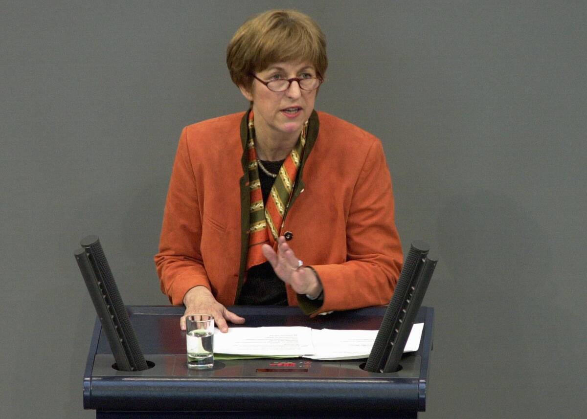 Ina Lenke, FDP, MdB, Rede im Deutschen Bundestag, 31. Bundestagssitzung.; Bundestagsabgeordnete, Abgeordnete, Rednerpult, Plenum Lenke, Ina Ina Lenke, FDP, MdB, Rede im Deutschen Bundestag, 31. Bundestagssitzung.; Bundestagsabgeordnete, Abgeordnete, Rednerpult, Plenum