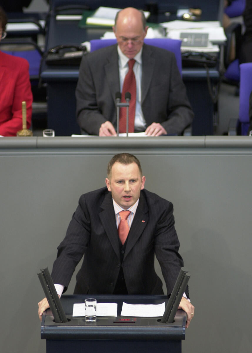 Kahrs, Johannes; Lammert, Norbert Johannes Kahrs,  SPD, MdB, Rede im Deutschen Bundestag, 36. Bundestagssitzung, Aktuelle Stunde.; Vorsitz: Bundestagsvizepräsident Dr. Norbert Lammert, CDU/CSU.; Bundestagsabgeordneter, Abgeordneter, Rednerpult, Vizepräsident, Plenum