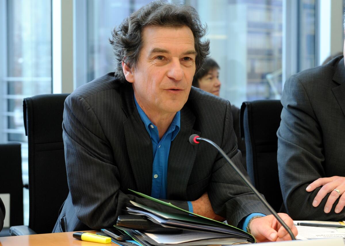 Der Ausschuss des Deutschen Bundestages für Wirtschaft und Energie wählt unter der Leitung seines Vorsitzenden Dr. Peter Ramsauer, CDU/CSU, und in Anwesenheit der Parlamentarischen Staatssekretärin im gleichnamigen Bundesministerium, Brigitte Zypries, SPD, den stellvertretenden Vorsitzenden des Ausschusses, Klaus Barthel, (hier im Bild), SPD. Barthel, Klaus; Mullaney, Dan Der Ausschuss des Deutschen Bundestages für Wirtschaft und Energie wählt unter der Leitung seines Vorsitzenden Dr. Peter Ramsauer, CDU/CSU, und in Anwesenheit der Parlamentarischen Staatssekretärin im gleichnamigen Bundesministerium, Brigitte Zypries, SPD, den stellvertretenden Vorsitzenden des Ausschusses, Klaus Barthel, (hier im Bild), SPD.