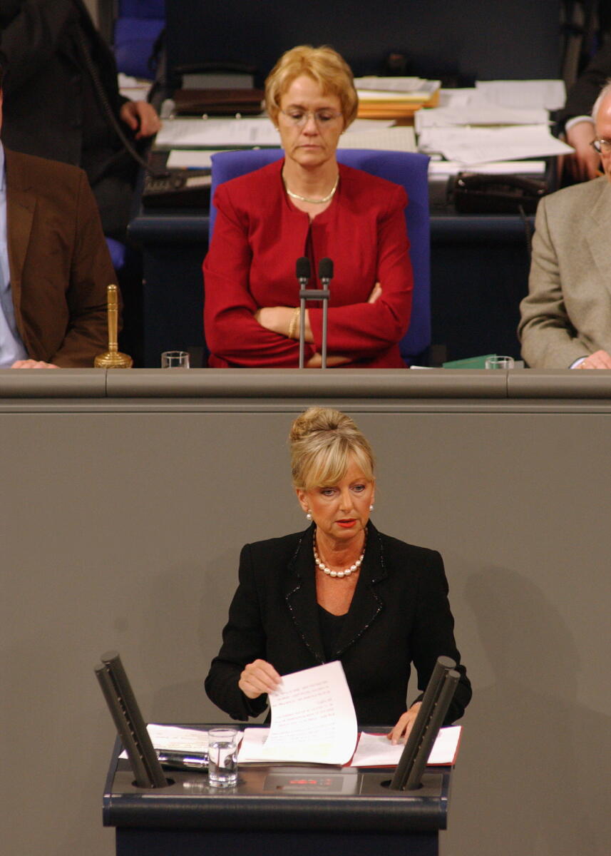 Dr. Elke Leonhard, SPD, MdB, Rede im Deutschen Bundestag.; Vorsitz: Bundestagsvizepräsidentin Dr. Susanne Kastner, SPD.; Bundestagsabgeordnete, Abgeordnete, Rednerpult, Plenum Leonhard, Elke; Kastner, Susanne Dr. Elke Leonhard, SPD, MdB, Rede im Deutschen Bundestag.; Vorsitz: Bundestagsvizepräsidentin Dr. Susanne Kastner, SPD.; Bundestagsabgeordnete, Abgeordnete, Rednerpult, Plenum