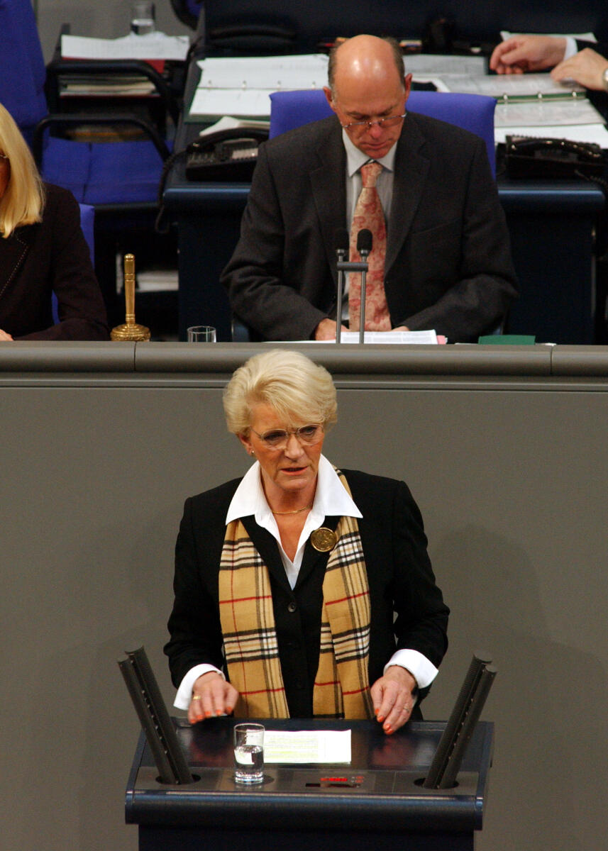 Ursula Lietz, CDU/CSU, MdB, Rede im Deutschen Bundestag.; Vorsitz: Bundestagvizepräsident Dr. Norbert Lammert, CDU/CSU.; Bundestagsabgeordnete, Abgeordnete, Rednerpult, Vizepräsident, Plenum Lammert, Norbert; Lietz, Ursula Ursula Lietz, CDU/CSU, MdB, Rede im Deutschen Bundestag.; Vorsitz: Bundestagvizepräsident Dr. Norbert Lammert, CDU/CSU.; Bundestagsabgeordnete, Abgeordnete, Rednerpult, Vizepräsident, Plenum