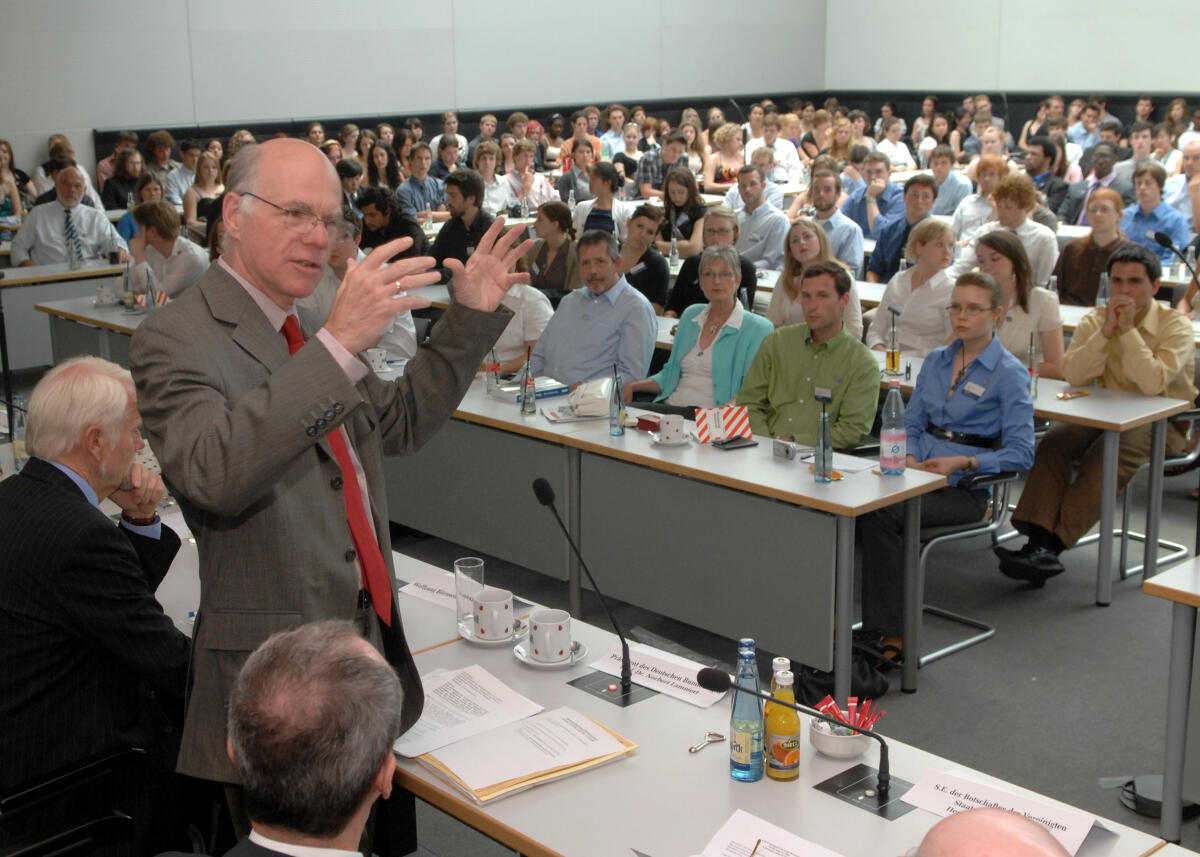 Lammert, Norbert; Börnsen, Wolfgang Bundestagspräsident Dr. Norbert Lammert, CDU/CSU, MdB, empfängt 350 amerikanische Jugendliche anlässlich des Parlamentarischen Patenschafts-Programms.; [..]
PPP