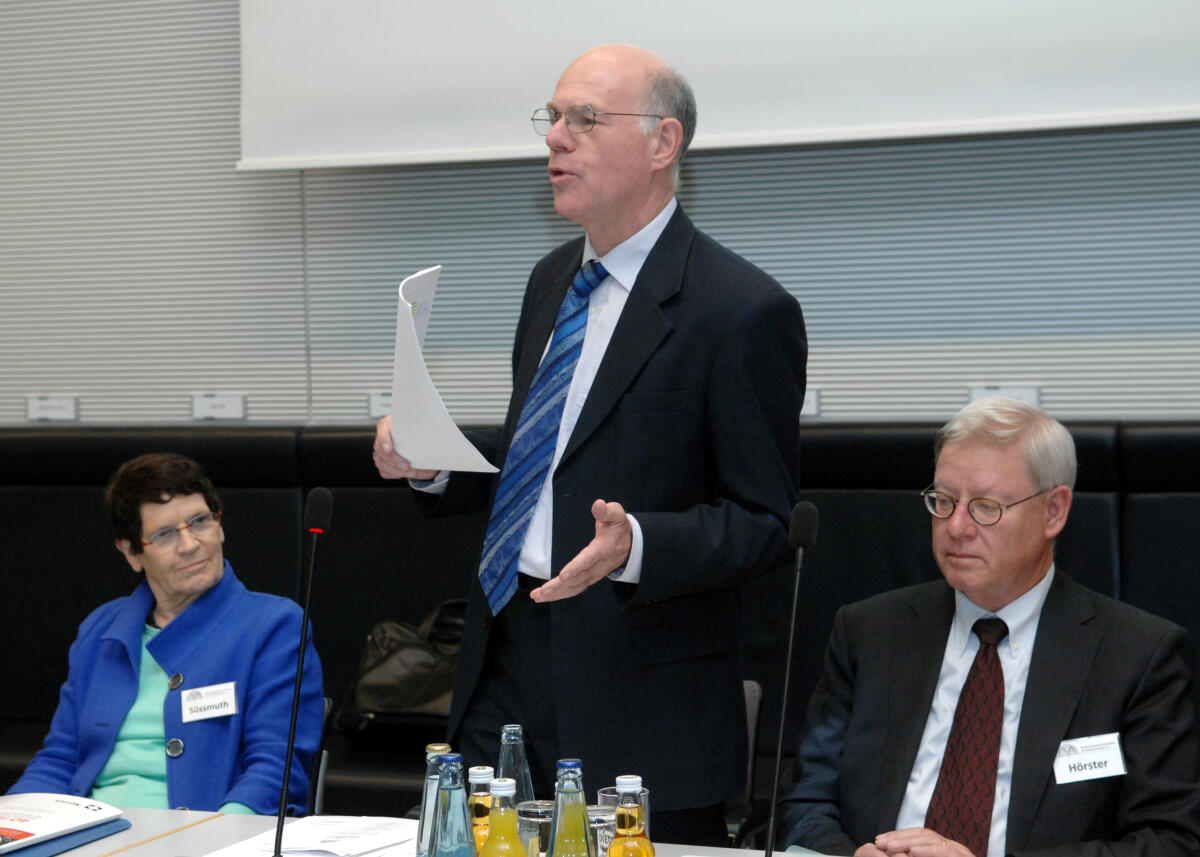 Lammert, Norbert; Papier, Hans-Jürgen; Süssmuth, Rita 40. Jubiläum der Deutschen Vereinigung für Parlamentsfragen. Bundestagspräsident Prof. Dr. Norbert Lammert begrüßt Mitglieder und Gäste im CDU/CSU-Fraktionssaal .; v.l.n.r.: Prof. Dr. Rita Süssmuth, CDU/CSU, ehemalige Präsidentin des Deutschen Bundestages, Prof. Dr. Norbert Lammert, Bundestagspräsident, MdB, CDU/CSU und Prof. Dr. Hans-Jürgen Papier, ehemaliger Präsident des Bundesverfassungsgerichts.