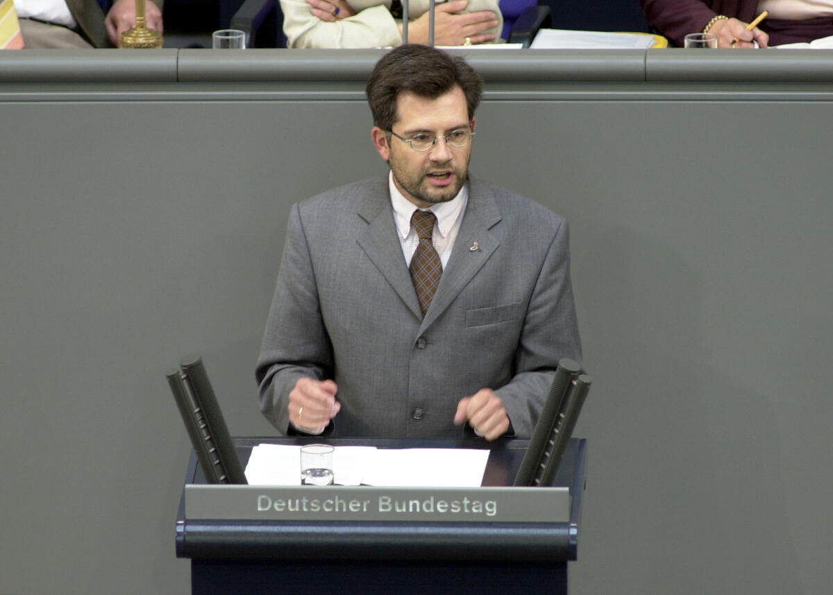 Nietan, Dietmar Dietmar Nietan, SPD, MdB, Rede im Deutschen Bundestag, 56. Bundestagssitzung.; Bundestagsabgeordneter, Abgeordneter, Rednerpult, Plenum