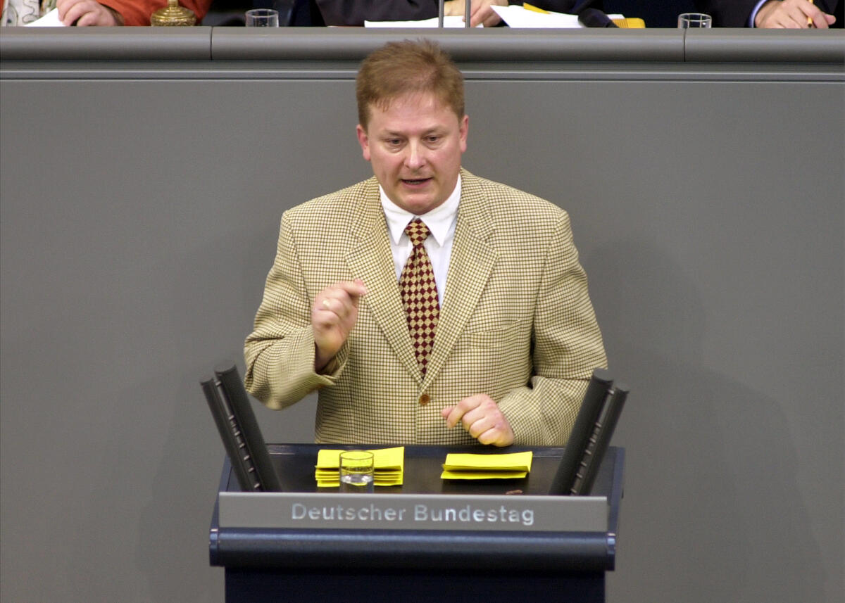 Henry Nitzsche, CDU/CSU, MdB, Rede im Deutschen Bundestag, 46. Bundestagssitzung, TOP 3, Regierungserklärung und anschliessende Debatte Verbraucherschutz.; Bundestagsabgeordneter, Abgeordneter, Rednerpult, Plenum Nitzsche, Henry Henry Nitzsche, CDU/CSU, MdB, Rede im Deutschen Bundestag, 46. Bundestagssitzung, TOP 3, Regierungserklärung und anschliessende Debatte Verbraucherschutz.; Bundestagsabgeordneter, Abgeordneter, Rednerpult, Plenum