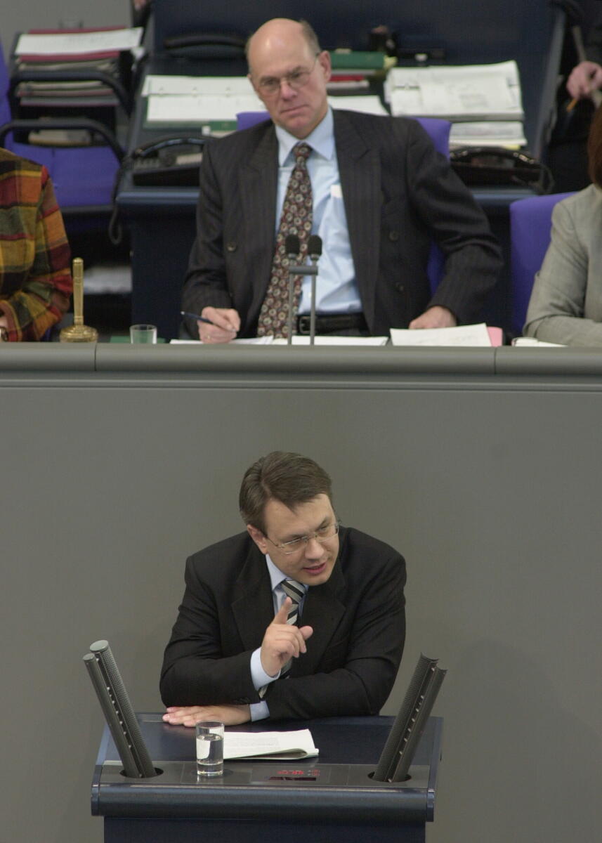 Lammert, Norbert; Nüßlein, Georg Dr. Georg Nüßlein, CDU/CSU, MdB, Rede im Deutschen Bundestag, 31. Bundestagssitzung.; Vorsitz: Bundestagvizepräsident Dr. Norbert Lammert, CDU/CSU.; Bundestagsabgeordnete, Abgeordnete, Rednerpult, Vizepräsident, Plenum