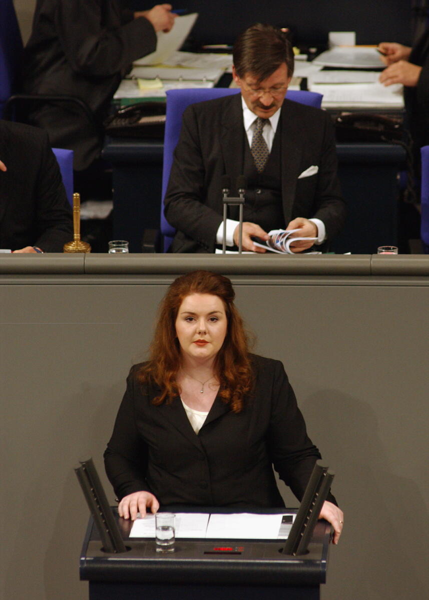 Rede, Melanie Osswald, CDU/CSU, MdB, 31. Sitzung, TOP 7, Thema: Menschenrechte.; Vorsitz: Bundestagsvizepräsident Dr. Hermann Otto Solms, FDP.; Bundestagsabgeordneter, Abgeordneter, Rednerpult, Plenum, Vizepräsident Oßwald, Melanie; Solms, Hermann Otto Rede, Melanie Osswald, CDU/CSU, MdB, 31. Sitzung, TOP 7, Thema: Menschenrechte.; Vorsitz: Bundestagsvizepräsident Dr. Hermann Otto Solms, FDP.; Bundestagsabgeordneter, Abgeordneter, Rednerpult, Plenum, Vizepräsident
