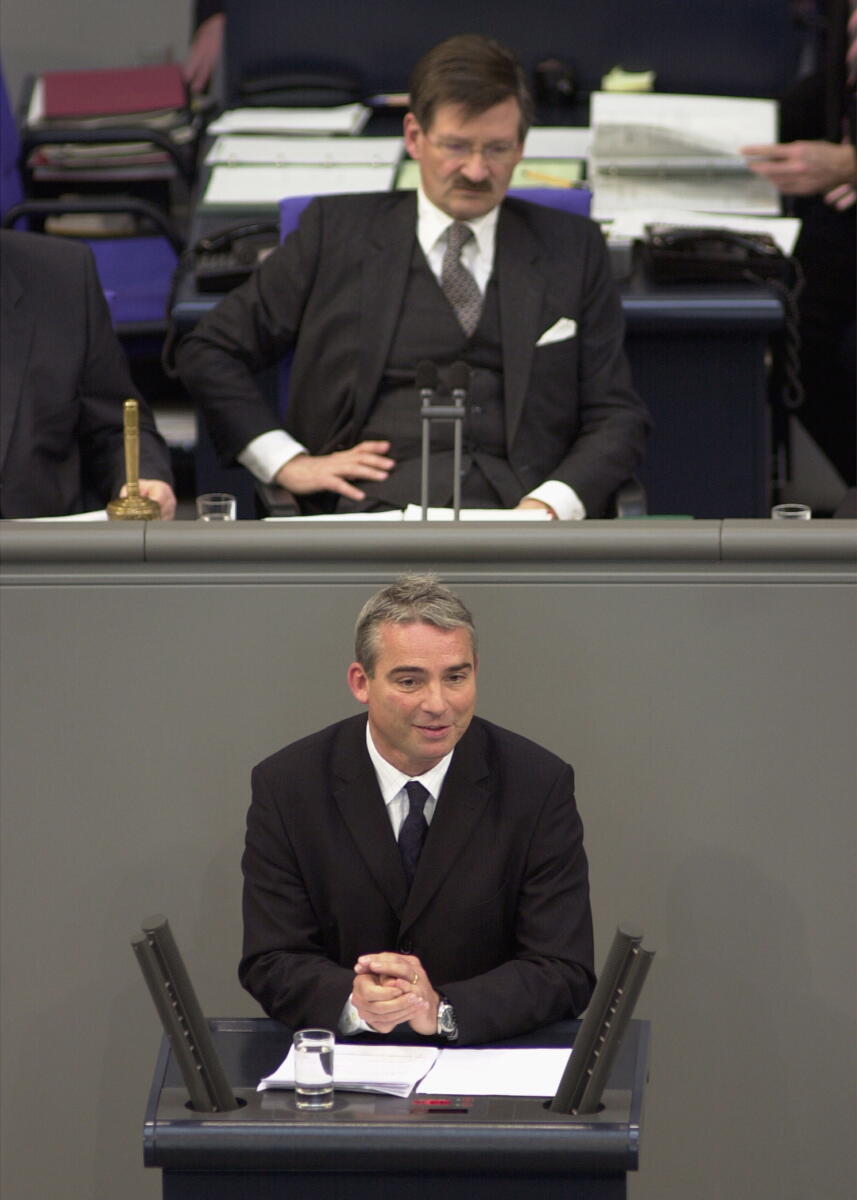 Thomas Strobl, CDU/CSU, MdB.; Vorsitz: Bundestagsvizepräsident Dr. Hermann Otto Solms, FDP.; Plenarsaal, Deutscher Bundestag, Plenum Solms, Hermann Otto; Strobl, Thomas Thomas Strobl, CDU/CSU, MdB.; Vorsitz: Bundestagsvizepräsident Dr. Hermann Otto Solms, FDP.; Plenarsaal, Deutscher Bundestag, Plenum