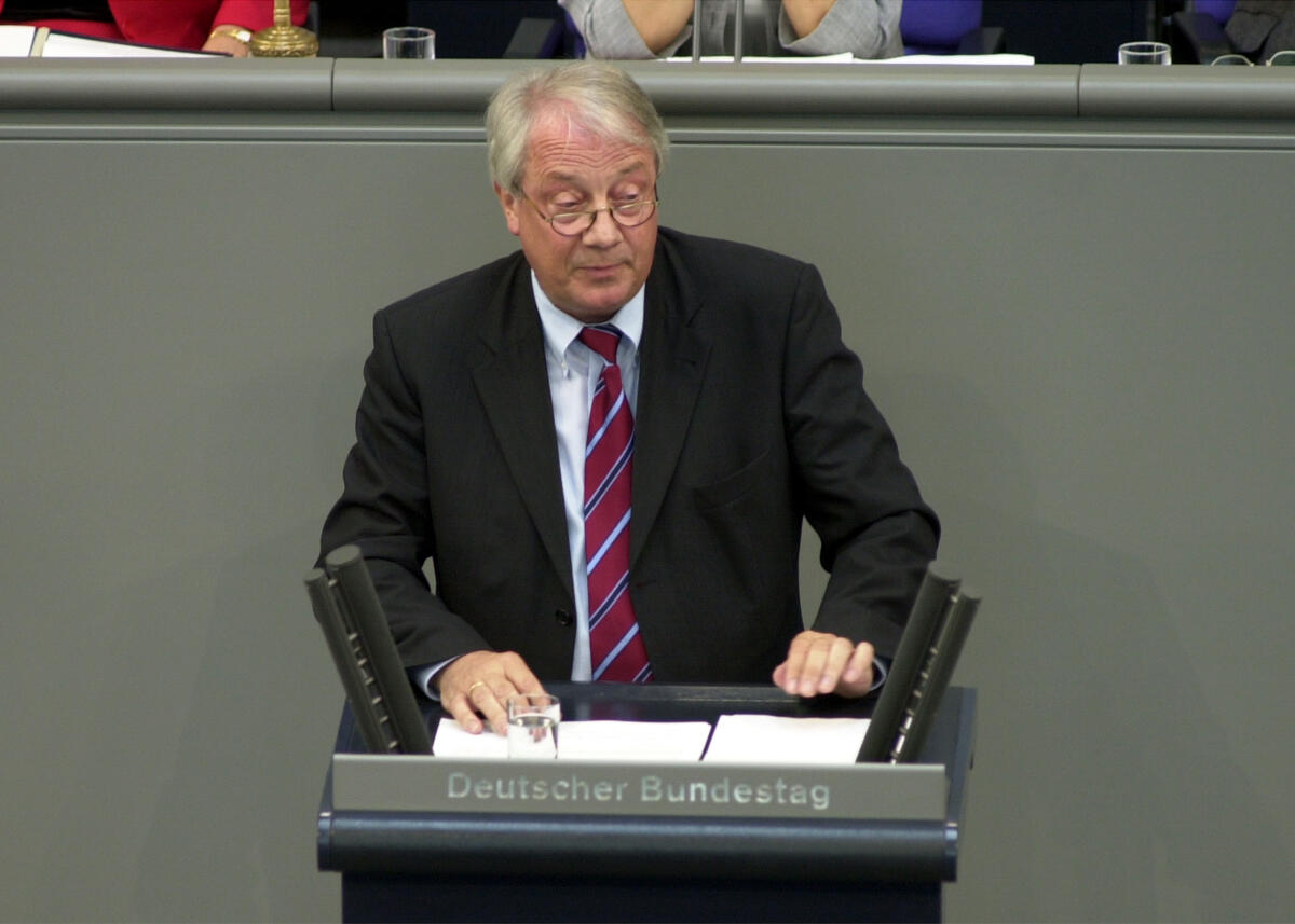 Stünker, Joachim Joachim Stünker, SPD, MdB, Rede im Deutschen Bundestag, 43. Bundestagssitzung, TOP 4,  Opferschutzgesetz.; Bundestagsabgeordneter, Abgeordneter, Rednerpult, Plenum