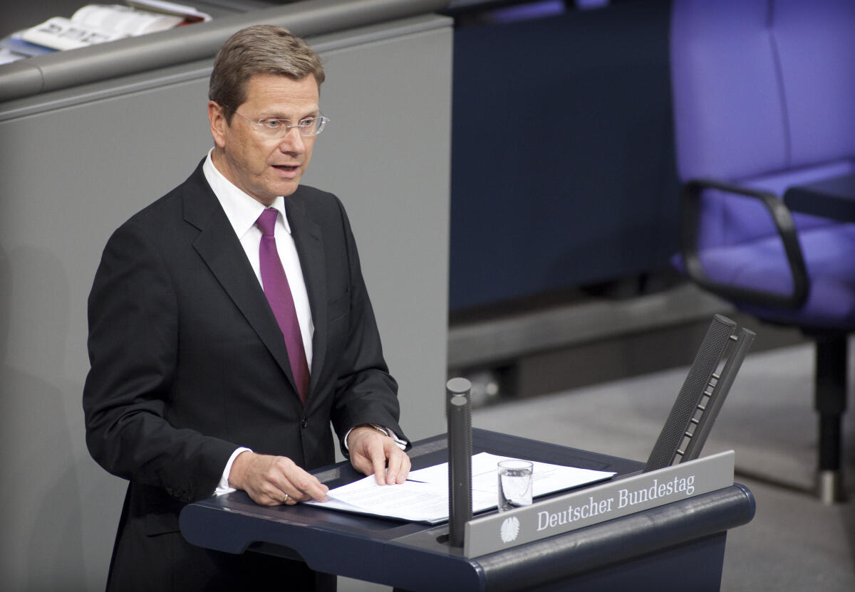 Westerwelle, Guido Dr. Guido Westerwelle , FDP , Bundesaussenminister und Vizekanzler , spricht im Bundestag.