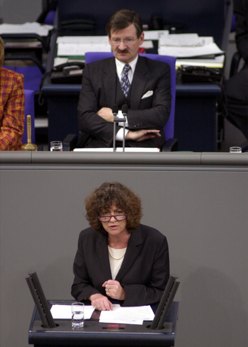 Zapf, Uta; Solms, Hermann Otto Rede, Ute Zapf, SPD, Bundestagsvizepräsident Dr. Hermann Otto Solms, FDP,; 37. Bundestagssitzung, Deutscher Bundestag, Plenum