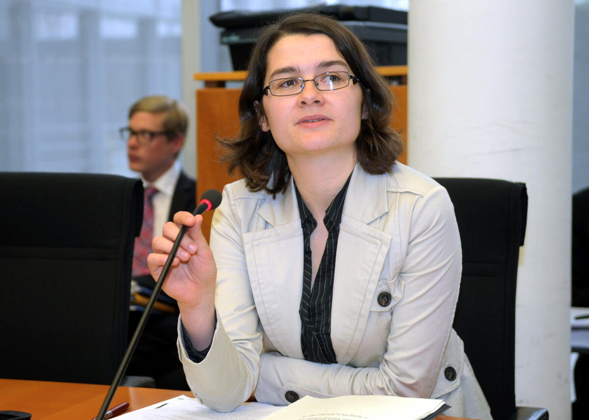 Daniela Kolbe, SPD, Vorsitzende der Enquete-Kommission "Wachstum" eröffnet die Sitzung. Kolbe, Daniela Daniela Kolbe, SPD, Vorsitzende der Enquete-Kommission "Wachstum" eröffnet die Sitzung.