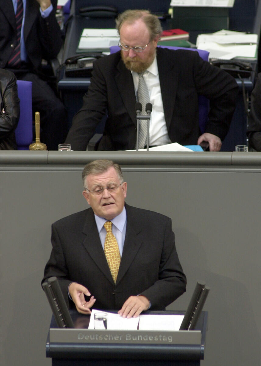 Teufel, Erwin; Thierse, Wolfgang Erwin Teufel, Ministerpräsident Baden-Württemberg, Rede im Deutschen Bundestag, 53. Bundestagssitzung.; Vorsitz: Bundestagspräsident Wolfgang Thierse, SPD.; Bundestagsabgeordneter, Abgeordneter, Rednerpult, Präsident, Plenum