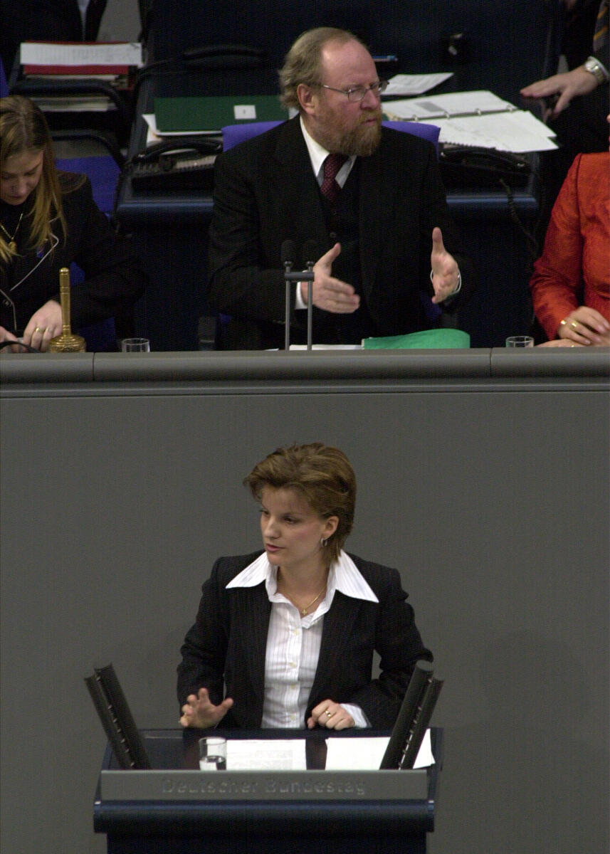 Raab, Daniela Daniela Raab, Abgeordnete, CDU/CSU, Rede im Bundestag, 86.Sitzung, Redner, Vorsitz: Bundestagspräsident Wolfgang Thierse, SPD