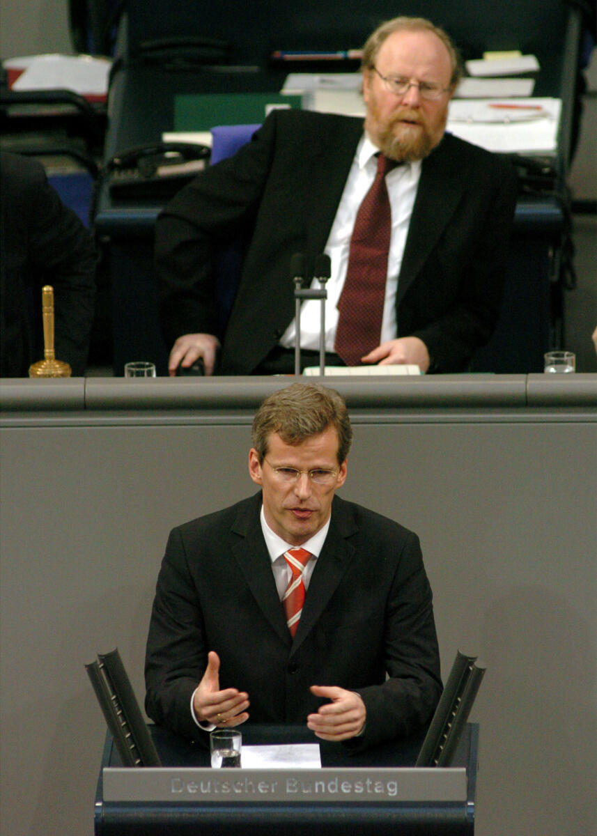 Clemens Binninger, MdB, CDU/CSU, Rede im Deutschen Bundestag, 89. Sitzung, TOP 18, Thema: Luftsicherheitsaufgaben, Vorsitz: Bundestagspräsident Wolfgang Thierse, SPD Binninger, Clemens; Thierse, Wolfgang Clemens Binninger, MdB, CDU/CSU, Rede im Deutschen Bundestag, 89. Sitzung, TOP 18, Thema: Luftsicherheitsaufgaben, Vorsitz: Bundestagspräsident Wolfgang Thierse, SPD