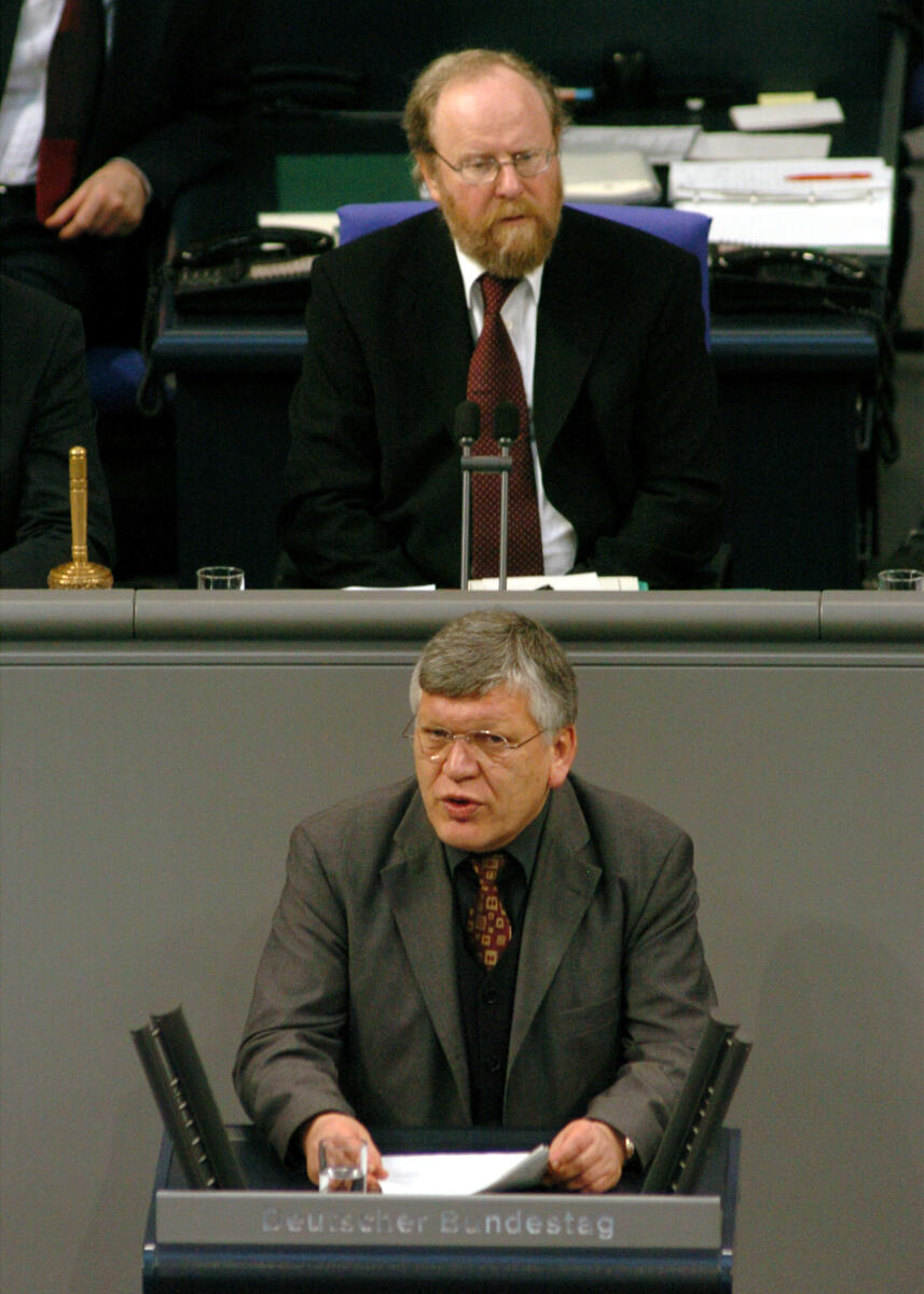 Frank Hofmann, MdB, SPD, Rede im Deutschen Bundestag, 89. Sitzung, TOP 18, Thema: Luftsicherheitsaufgaben, Vorsitz: Bundestagspräsident Wolfgang Thierse, SPD Hofmann, Frank Frank Hofmann, MdB, SPD, Rede im Deutschen Bundestag, 89. Sitzung, TOP 18, Thema: Luftsicherheitsaufgaben, Vorsitz: Bundestagspräsident Wolfgang Thierse, SPD