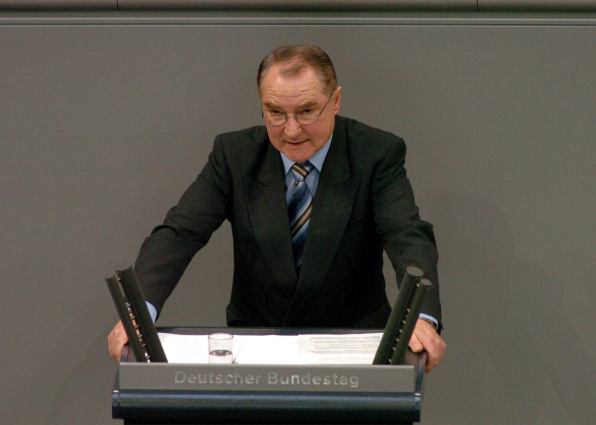 Obermeier, Franz Franz Obermeier,CDU/CSU, MdB, Rede im Deutschen Bundestag, 94. Sitzung Deutscher Bundestag, TOP 5, Thema: Emissionshandel.; Bundestagsabgeordneter, Abgeordneter, Rednerpult, Plenum