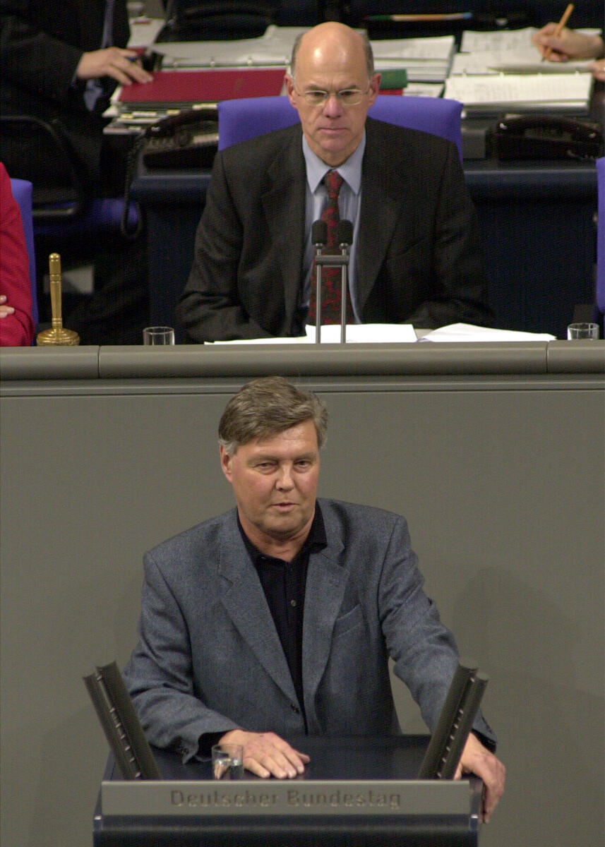 Goeppel, Josef; Lammert, Norbert Josef Goeppel, MdB, CDU/CSU, Rede im Deutschen Bundestag.; Vorsitz: Bundestagsvizepräsident Dr.  Norbert Lammert, CDU/CSU.; Bundestagsabgeordneter, Abgeordneter, Rednerpult, Plenum, Vizepräsident
