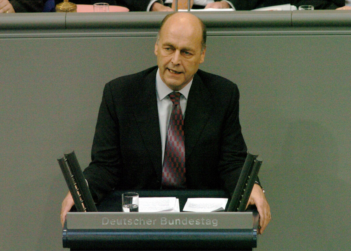 Meyer, Laurenz Laurenz Meyer, CDU/CSU, MdB, Rede im Deutschen Bundestag, 97. Sitzung.; Bundestagsabgeordneter, Abgeordneter, Redenerpult, Plenum