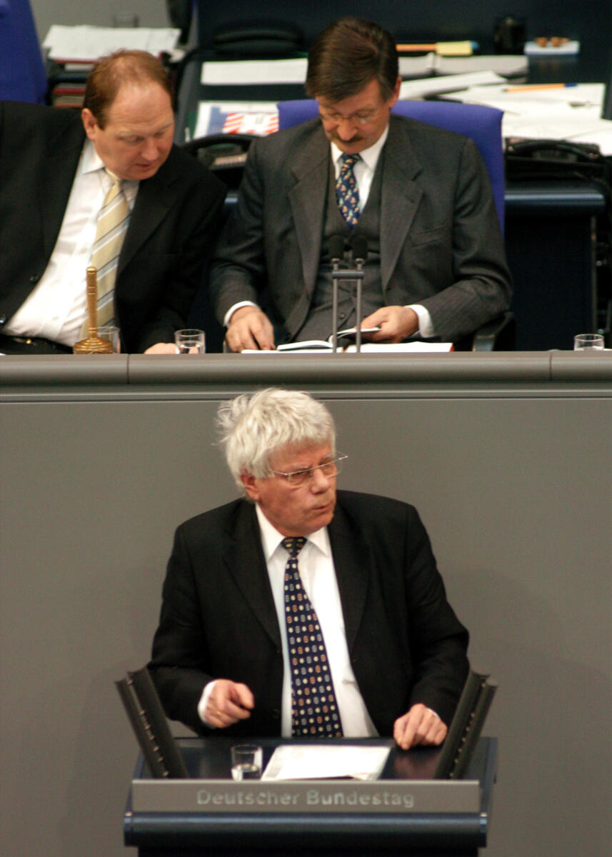 Gerd Höfer, MdB, SPD, Rede im Deutschen Bundestag, 97. Sitzung.; Vorsitz: Bundestagsvizepräsident Dr. Hermann Otto Solms, FDP.; Bundestagsabgeordneter, Abgeordneter, Rednerpult, Plenum, Vizepräsident Höfer, Gerd; Solms, Hermann Otto Gerd Höfer, MdB, SPD, Rede im Deutschen Bundestag, 97. Sitzung.; Vorsitz: Bundestagsvizepräsident Dr. Hermann Otto Solms, FDP.; Bundestagsabgeordneter, Abgeordneter, Rednerpult, Plenum, Vizepräsident