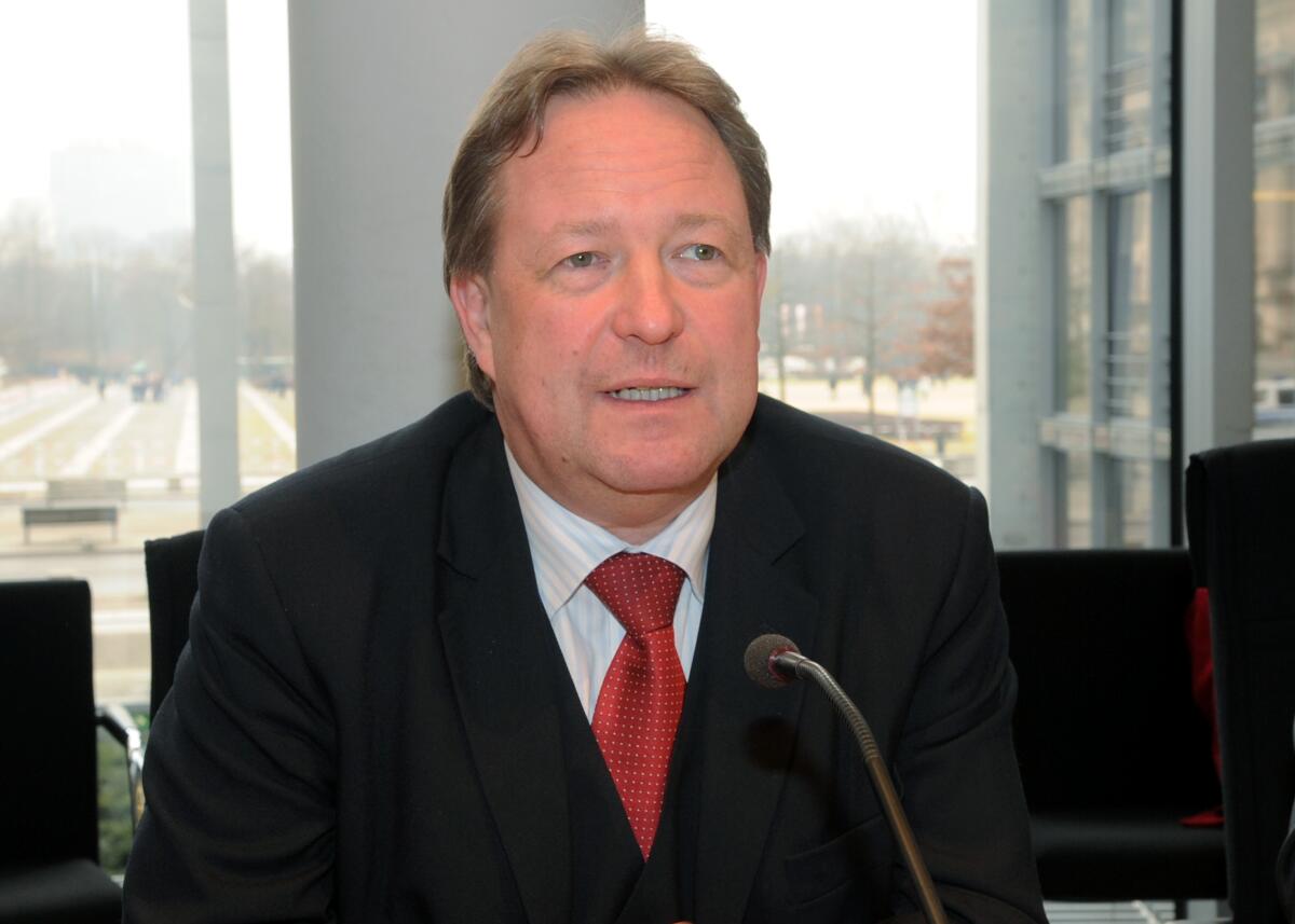 Joachim Spatz, FDP, (hier im Bild), Vorsitzender des Unterausschusses des Deutschen Bundestages für Zivile Krisenprävention und vernetzte Sicherheit (UA ZivKri), leitet mit Beteiligung von Sachverständigen eine Öffentliche Anhörung. Spatz, Joachim Joachim Spatz, FDP, (hier im Bild), Vorsitzender des Unterausschusses des Deutschen Bundestages für Zivile Krisenprävention und vernetzte Sicherheit (UA ZivKri), leitet mit Beteiligung von Sachverständigen eine Öffentliche Anhörung.