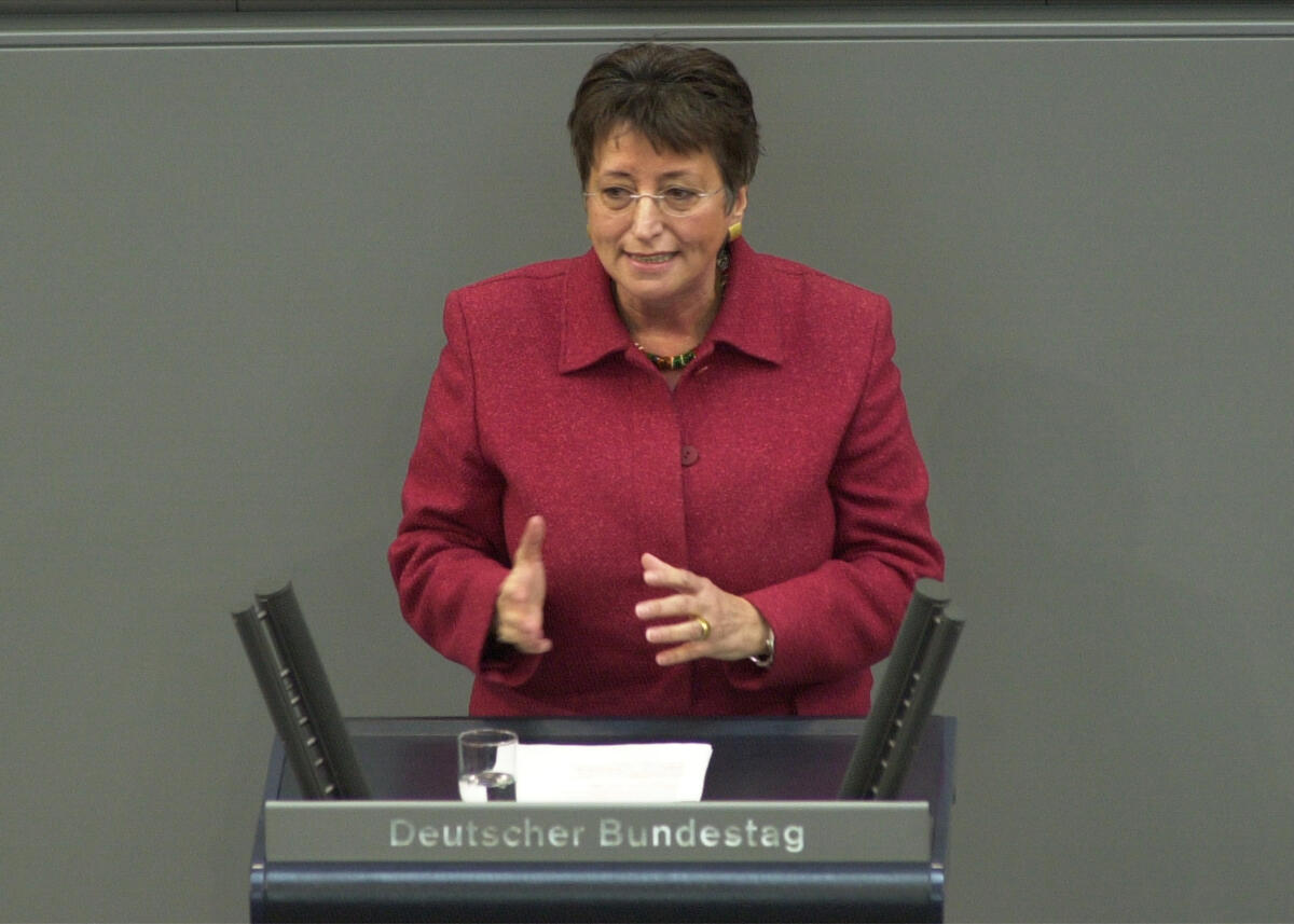 Roth, Karin Karin Roth, MdB, SPD, Rede im Deutschen Bundestag.; Bundestagsabgeordete, Abgeordnete, Rednerpult, Plenum