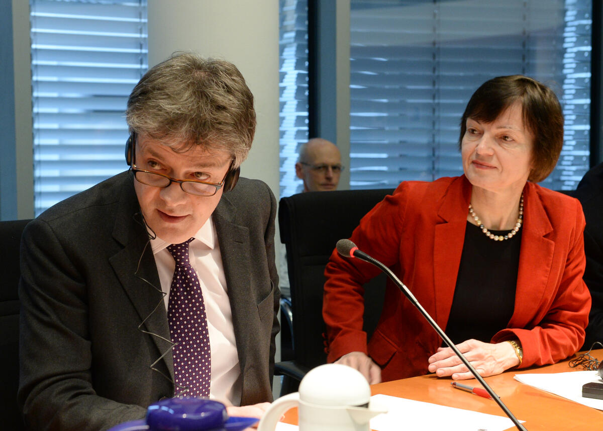 Arndt-Brauer, Ingrid; Hill, Jonathan Hopkin Ingrid Arndt-Brauer, SPD, Vorsitzende des Finanzausschusses des Deutschen Bundestages, empfängt den EU-Kommissar für Finanzstabilität, Finanzdienstleistungen und Union der Kapitalmärkte, Lord Jonathan Hopkin Hill, zu einem Gespräch in der Ausschusssitzung.