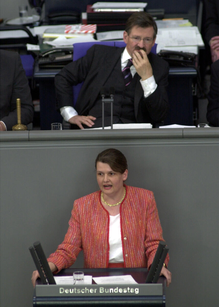 Maria Flachsbarth, MdB, CDU/CSU, Rede im Deutschen Bundestag, 105. Sitzung.; Vorsitz: Bundestagsvizepräsident Dr. Hermann Otto Solms, FDP.; Bundestagsabgeordnete, Abgeordnete, Rednerpult, Plenum, Vizepräsident Flachsbarth, Maria; Solms, Hermann Otto Maria Flachsbarth, MdB, CDU/CSU, Rede im Deutschen Bundestag, 105. Sitzung.; Vorsitz: Bundestagsvizepräsident Dr. Hermann Otto Solms, FDP.; Bundestagsabgeordnete, Abgeordnete, Rednerpult, Plenum, Vizepräsident