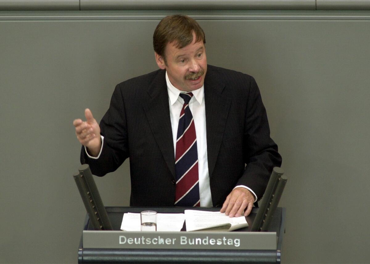 Runde, Ortwin Ortwin Runde, MdB, SPD, Rede im Deutschen Bundestag.; Bundestagsabgeordneter, Abgeordneter, Rednerpult, Plenum