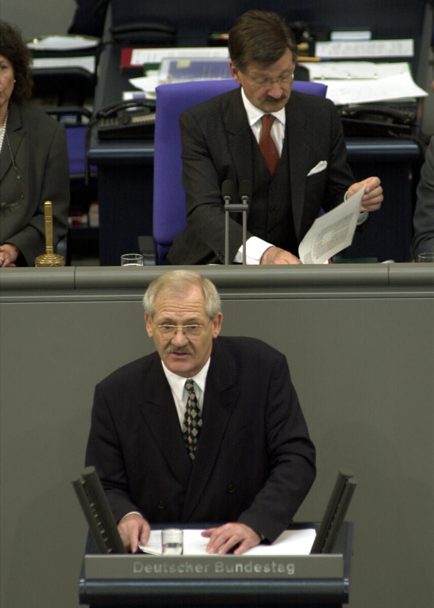 Jüttner, Egon; Solms, Hermann Otto Rede, Egon Jüttner, MdB, CDU/CSU, Rede Deutscher Bundestag, Vorsitz: Bundestagsvizepräsident Dr. Hermann-Otto Solms, FDP