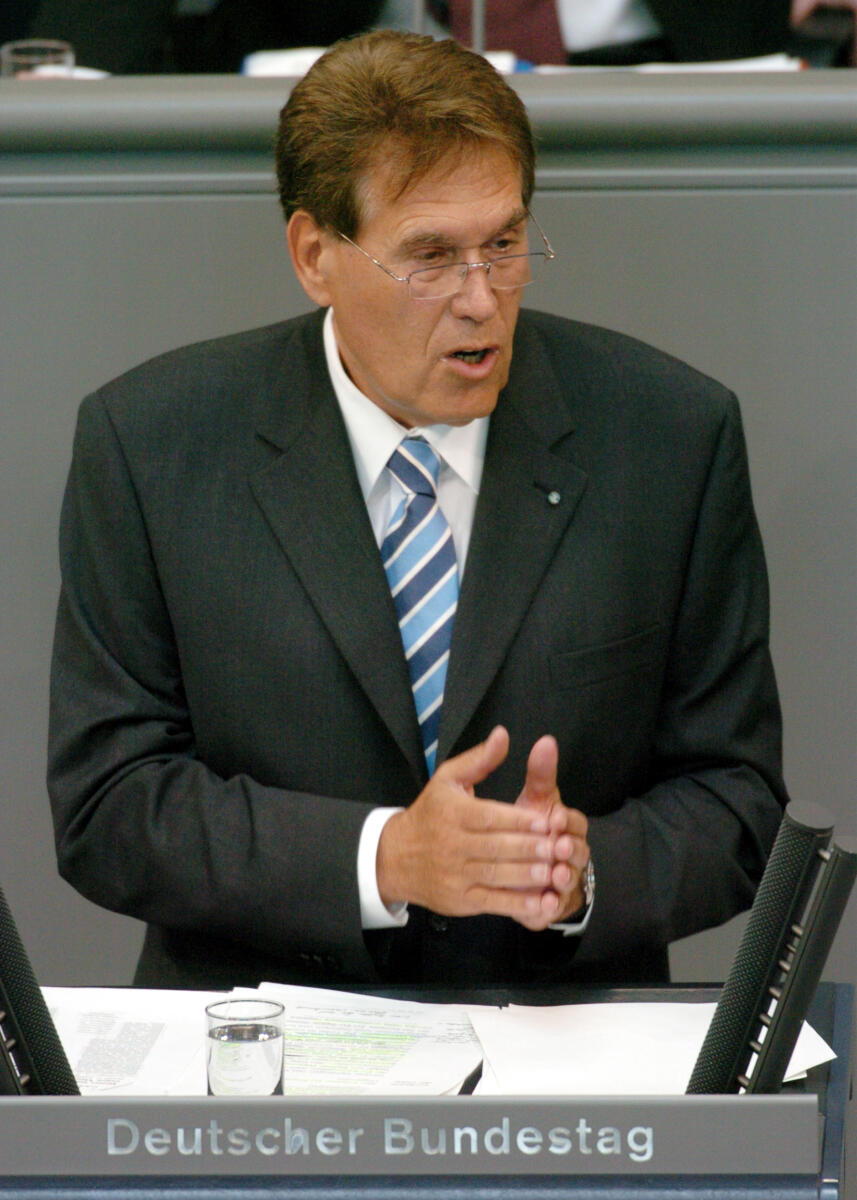 Glos, Michael Michael Glos, MdB, CDU/CSU, Rede, Deutscher Bundestag, 122. Sitzung, Epl 04, Thema: Haushalt, Bundeskanzleramt, Redner 1