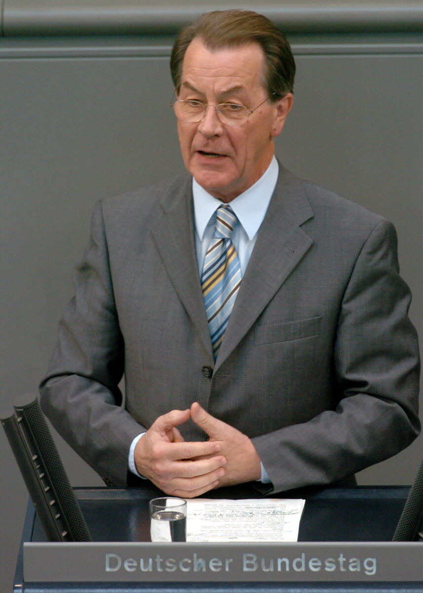 Müntefering, Franz Franz Müntefering, MdB, SPD, Rede, Deutscher Bundestag, 122. Sitzung, Epl 04, Thema: Haushalt, Bundeskanzleramt, Redner 6