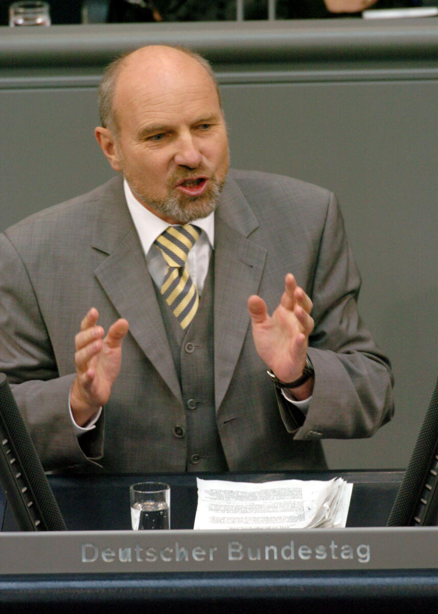Arnold, Rainer Rainer Arnold, MdB, SPD, Rede, Deutscher Bundestag, 126. Sitzung, TOP 3, Thema: Bundeswehr, Wehrpflicht, Redner 9
