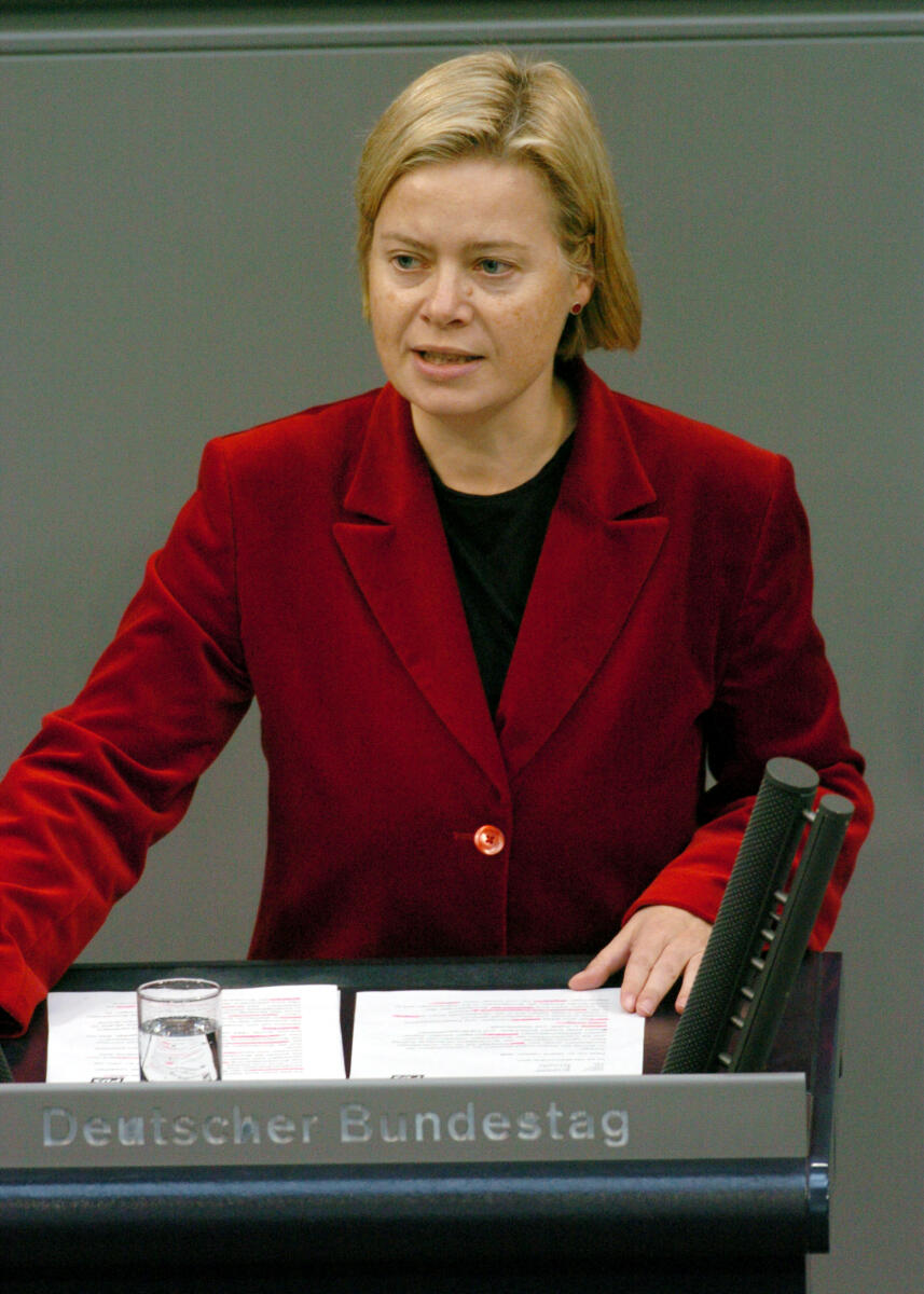 Lötzsch, Gesine Gesine Loetzsch, MdB, fraktionslos, Rede, Deutscher Bundestag, 126. Sitzung, TOP 3, Thema: Bundeswehr, Wehrpflicht, Redner 11