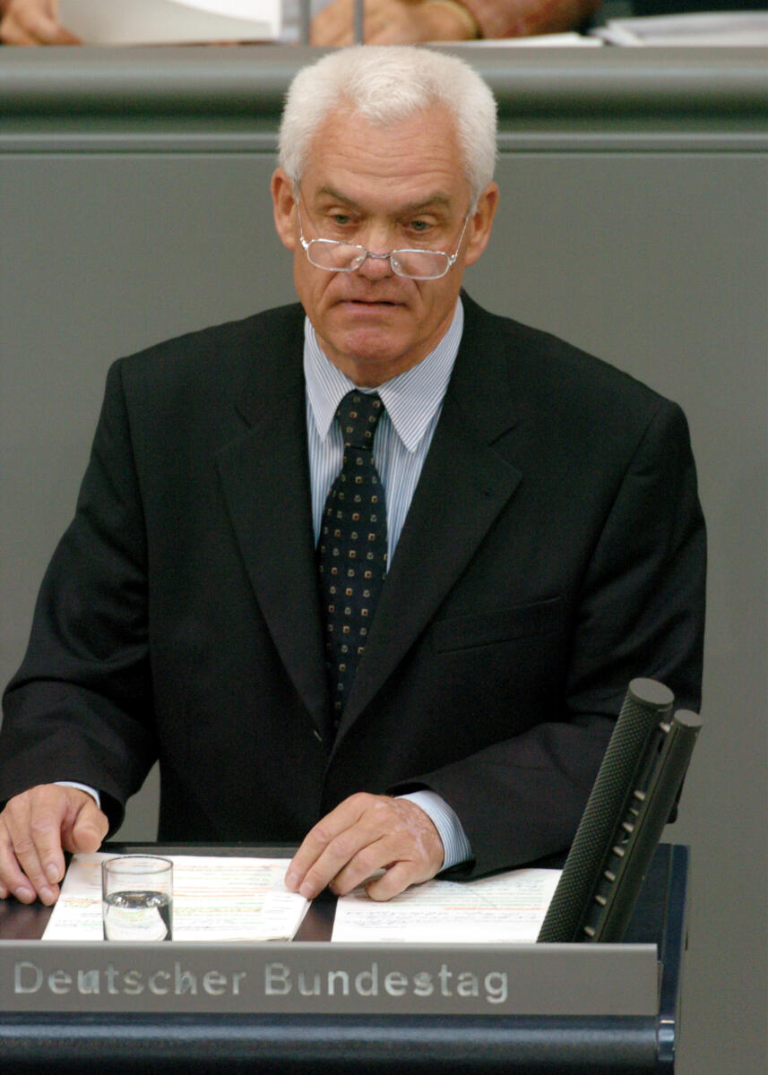 Raidel, Hans Hans Raidel, MdB, CDU/CSU, Rede, Deutscher Bundestag, 126. Sitzung, TOP 3, Thema: Bundeswehr, Wehrpflicht, Redner 16