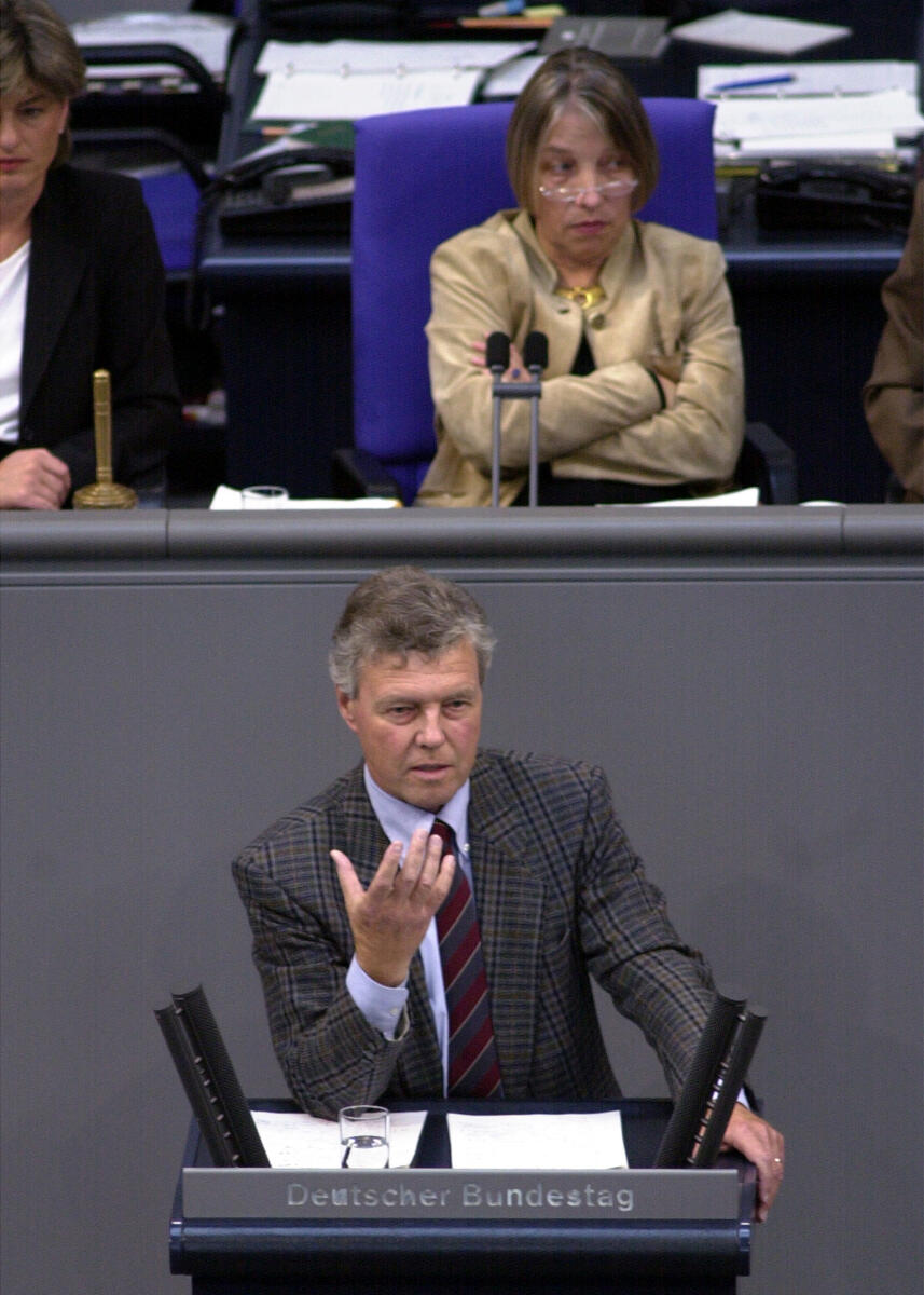 Goeppel, Josef; Vollmer, Antje Josef Göppel, MdB, CDU/CSU, Rede im Deutschen Bundestag.; Vorsitz: Bundestagsvizepräsidentin Dr. Antje Vollmer, Bündnis 90/Die Grünen.; Rednerpult