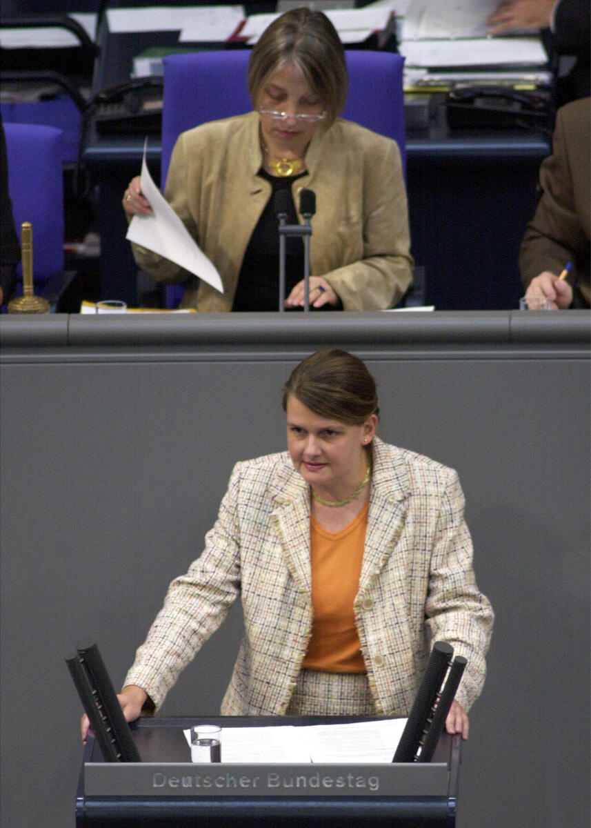 Flachsbarth, Maria; Vollmer, Antje Maria Flachsbarth, MdB, CDU/CSU, Rede im Deutschen Bundestag, Vorsitz: Bundestagsvizepräsidentin Dr. Antje Vollmer, Bündnis 90/Die Grünen