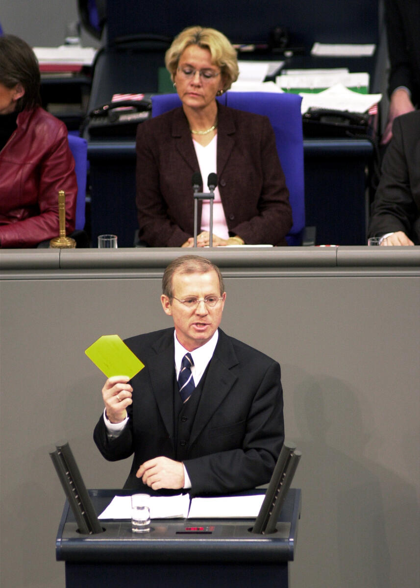 Dietrich Austermann, CDU/CSU, Vorsitz: Bundestagsvizepräsidentin Dr. h.c. Susanne Kastner, SPD, 12. Bundestagssitzung, Haushaltsgesetz 2003, Deutscher Bundestag; Rede, MdB, Rednerpult, Bundestagsabgeordneter, Plenum Austermann, Dietrich; Kastner, Susanne Dietrich Austermann, CDU/CSU, Vorsitz: Bundestagsvizepräsidentin Dr. h.c. Susanne Kastner, SPD, 12. Bundestagssitzung, Haushaltsgesetz 2003, Deutscher Bundestag; Rede, MdB, Rednerpult, Bundestagsabgeordneter, Plenum