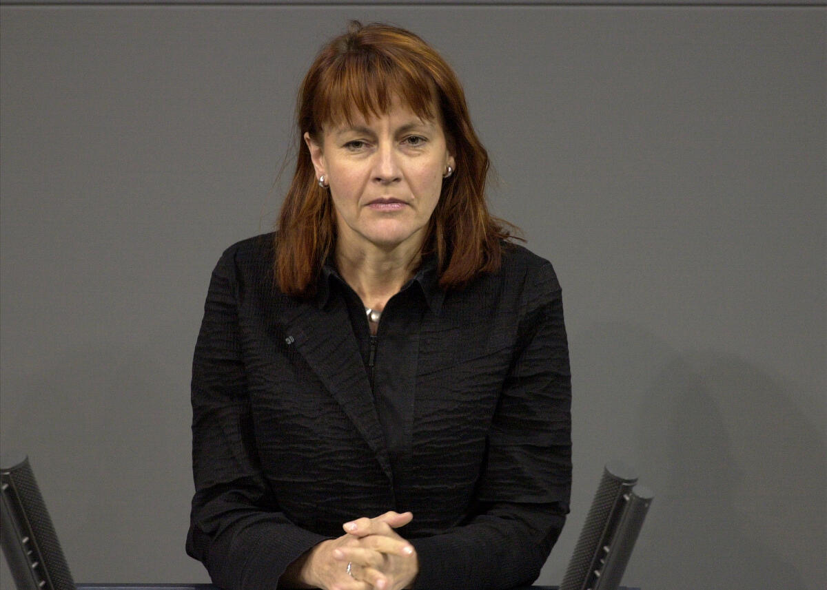 Bulmahn, Edelgard Edelgard Bulmahn, SPD, Bundesministerin für Bildung und Forschung, 12. Bundestagssitzung, Deutscher Bundestag; Rede, MdB, Bundestagsabgeordnete, Plenum