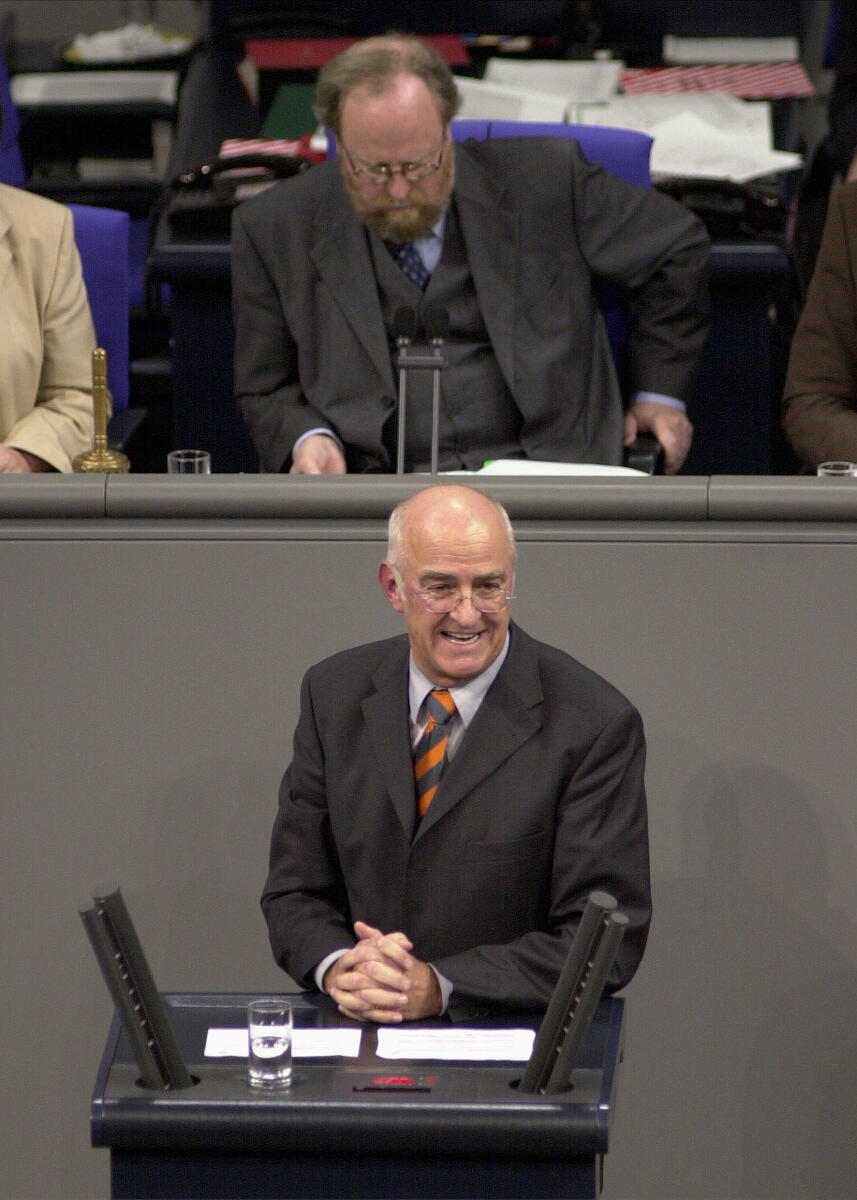 Albrecht Feibel, CDU/CSU, MdB.; Vorsitz: Bundestagspräsident Wolfgang Thierse, SPD.; 12. Bundestagssitzung, Deutscher Bundestag.; Rede, Plenum, Bundestagsabgeordneter, Rednerpult Feibel, Albrecht; Thierse, Wolfgang Albrecht Feibel, CDU/CSU, MdB.; Vorsitz: Bundestagspräsident Wolfgang Thierse, SPD.; 12. Bundestagssitzung, Deutscher Bundestag.; Rede, Plenum, Bundestagsabgeordneter, Rednerpult